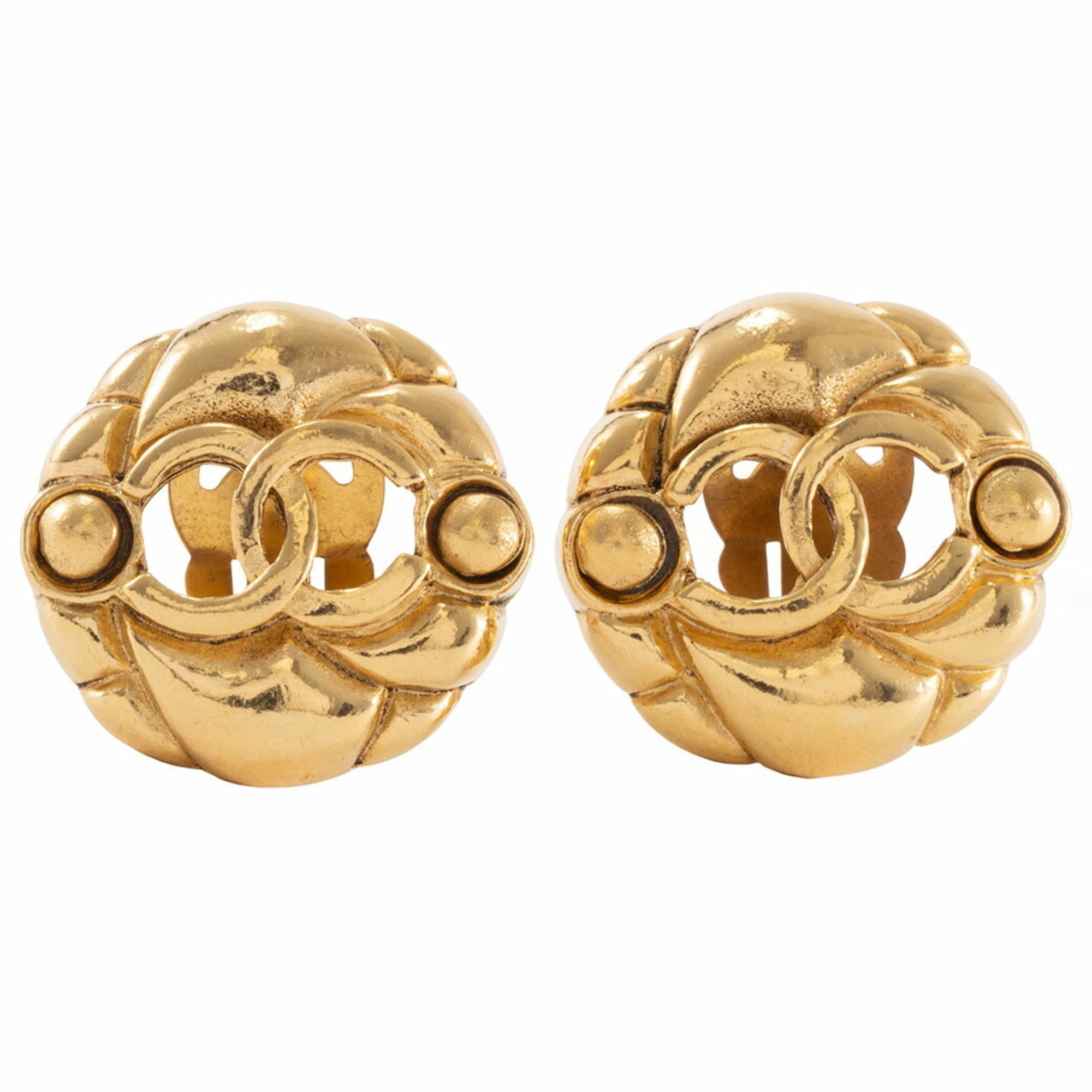 CC Logo Round Clip-On Earrings Metal Gold-Tone Metal