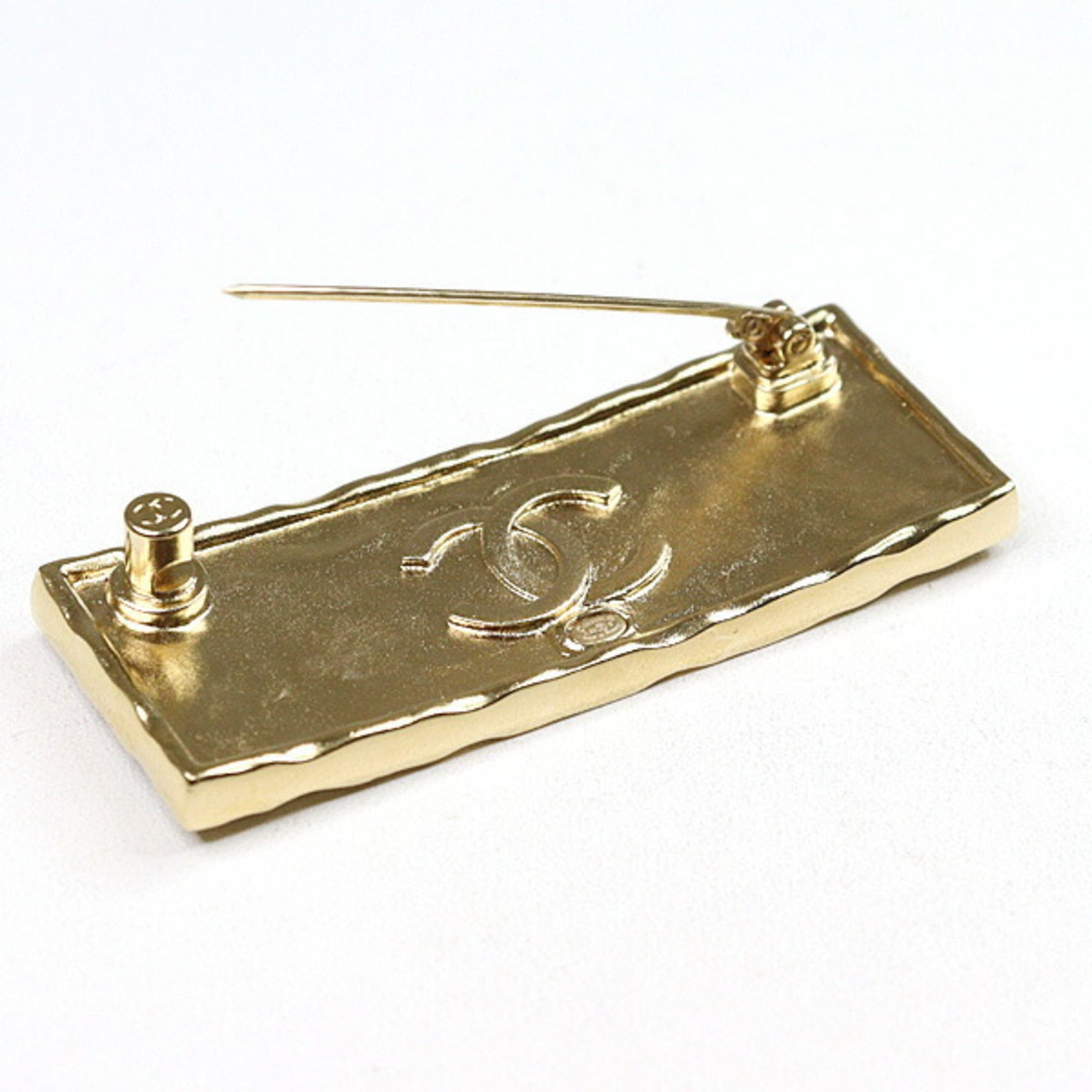 Brooch Leather and Metal Black and Gold Tag