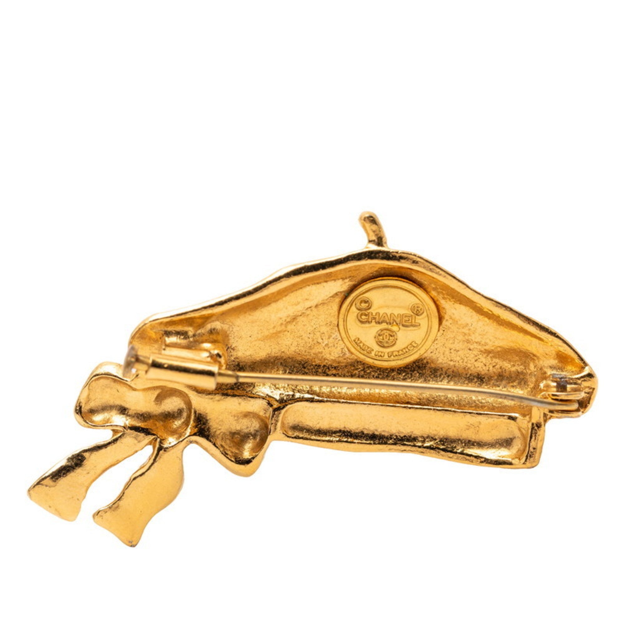 Beret With Ribbon Motif Brooch Gold