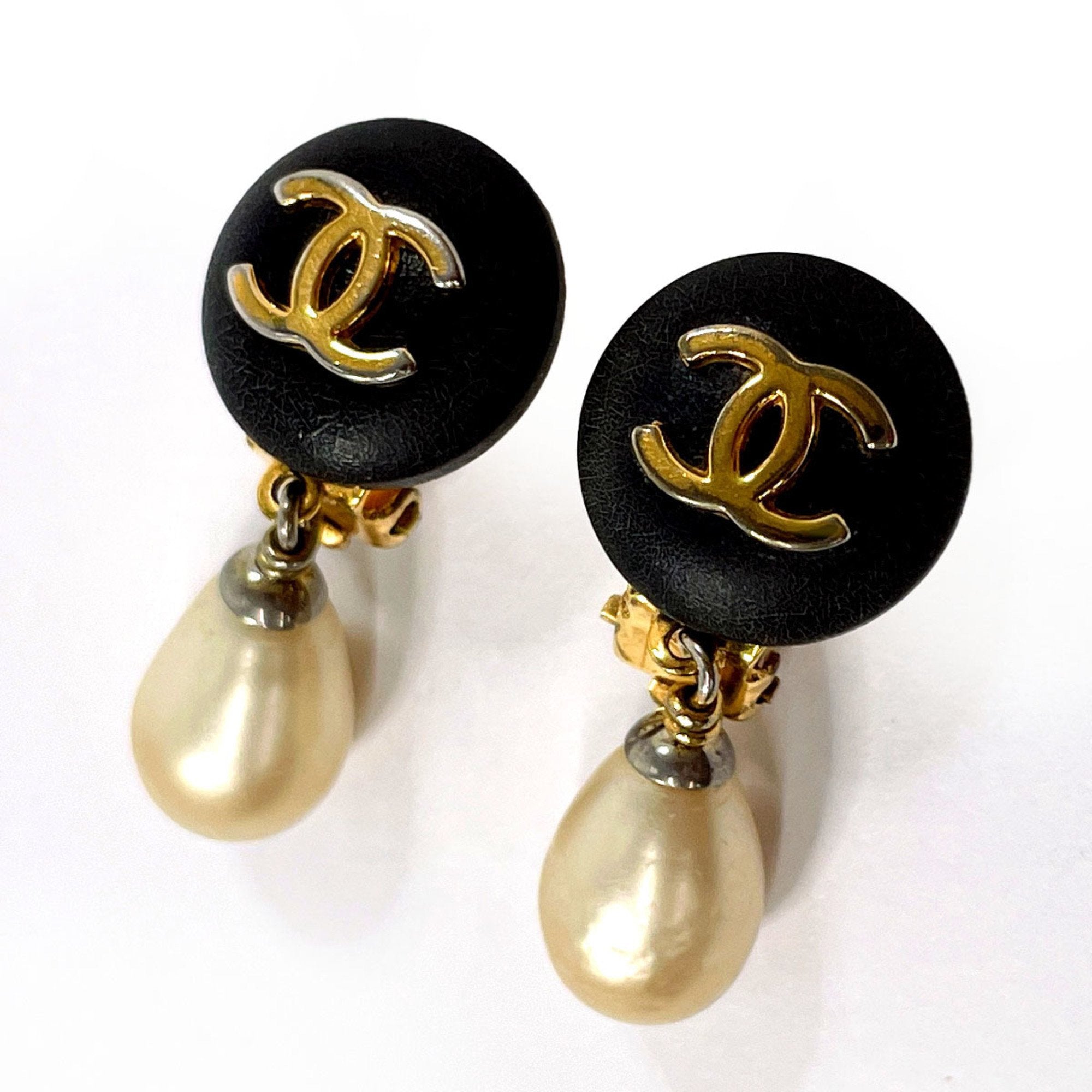 CC Logo Clip-On Earrings Metal Gold-Tone Metal