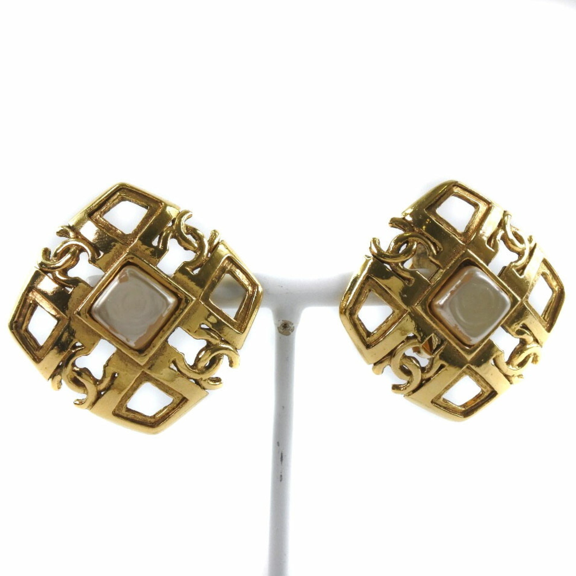 CC Logo Clip-On Earrings Metal Gold-Tone Metal