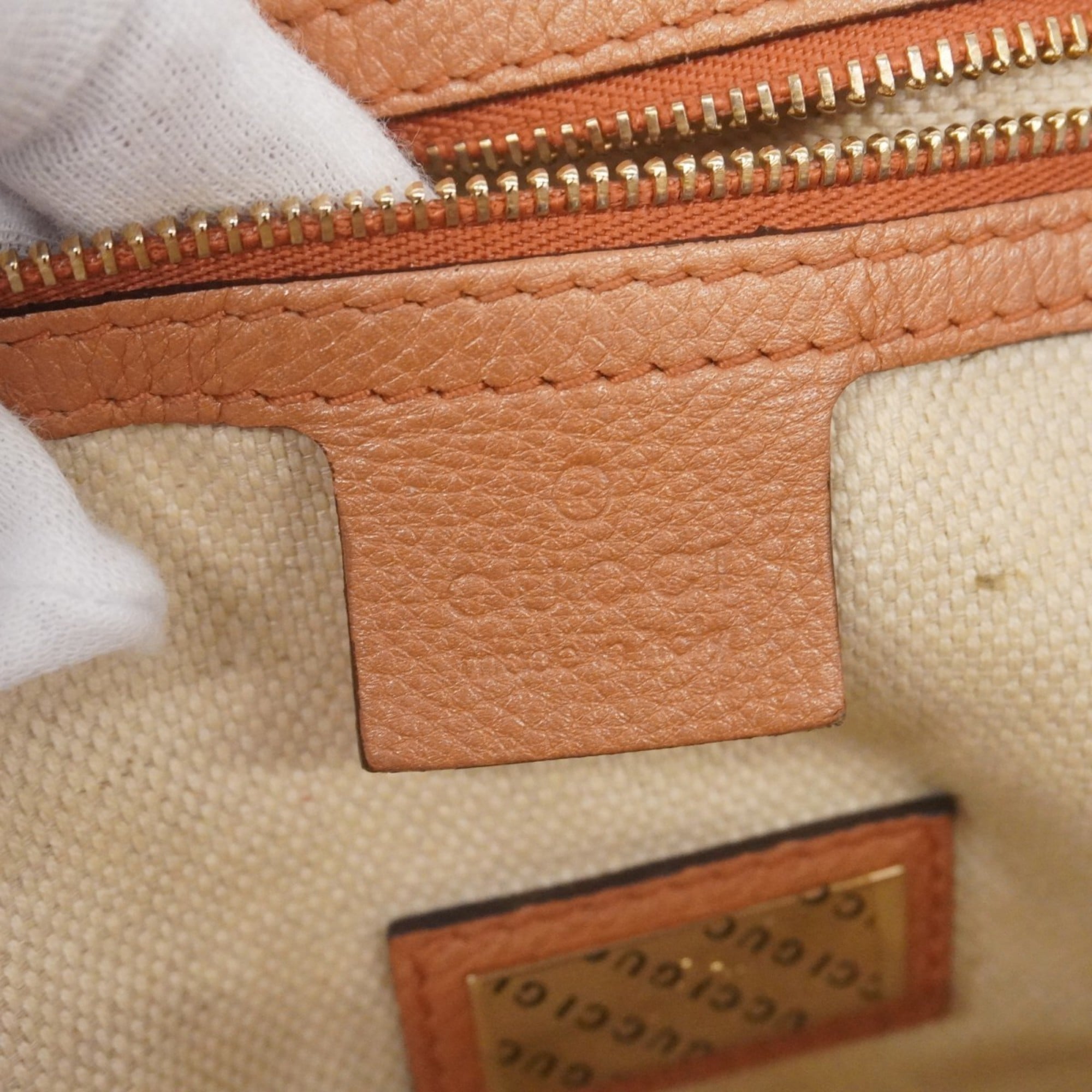 Soho Shoulder Bag Leather Medium