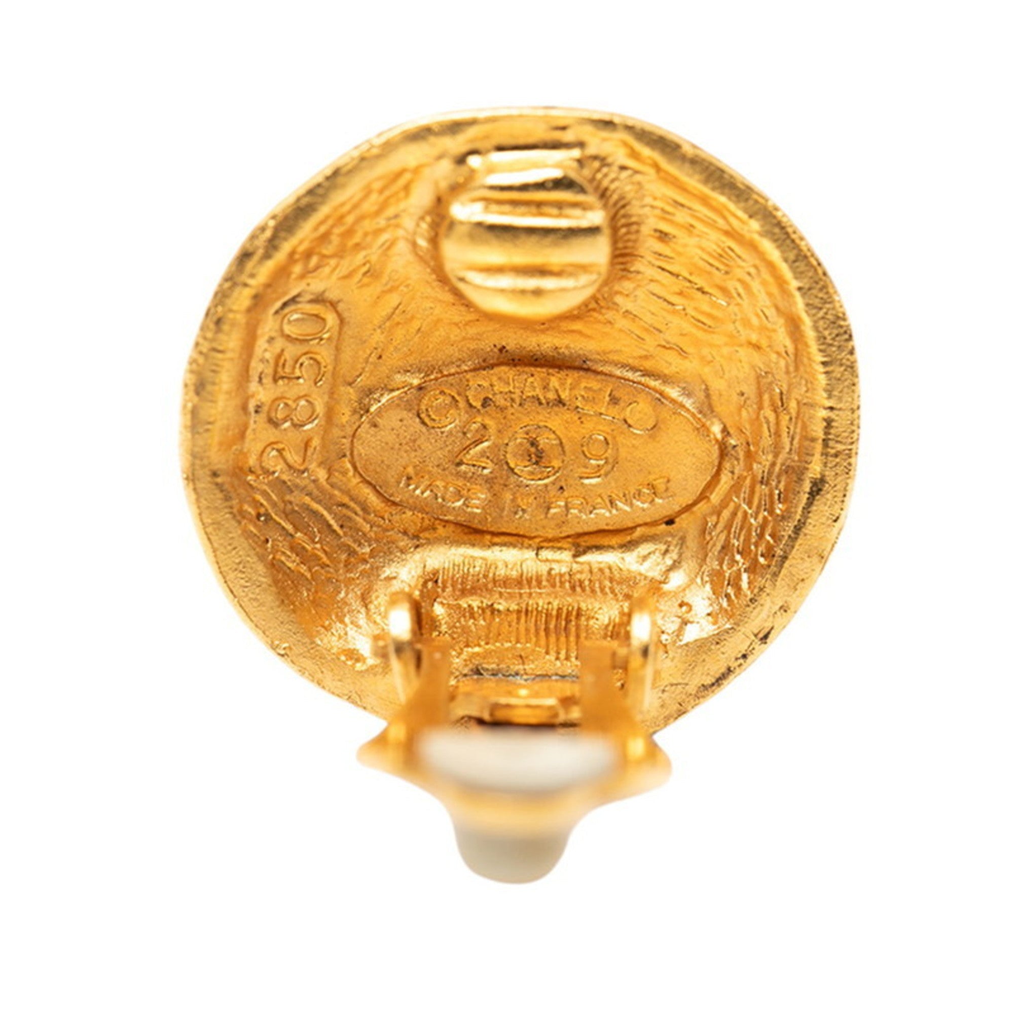 CC Logo Round Clip-On Earrings Metal Gold-Tone Metal