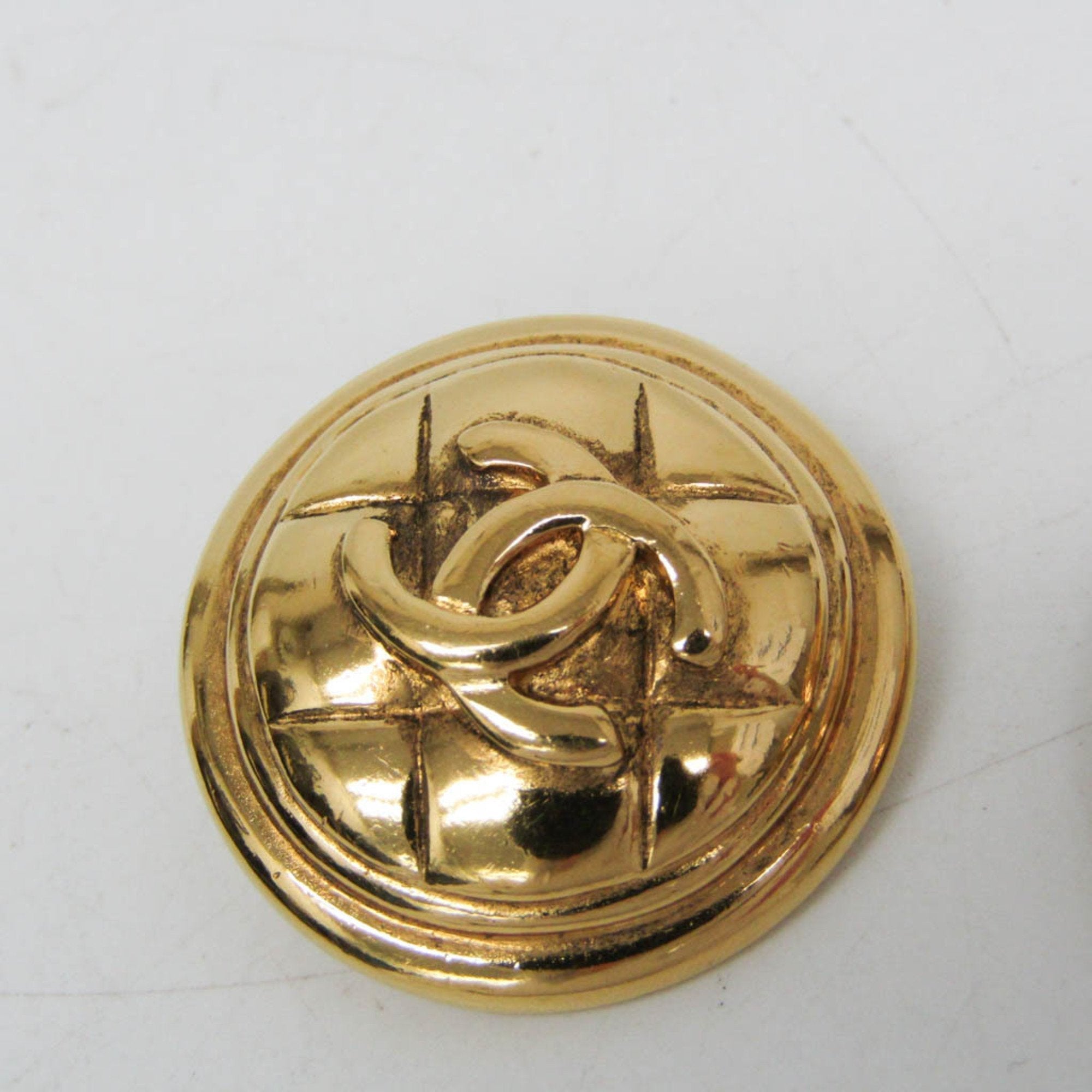 CC Logo Clip-On Earrings Metal Gold-Tone Metal