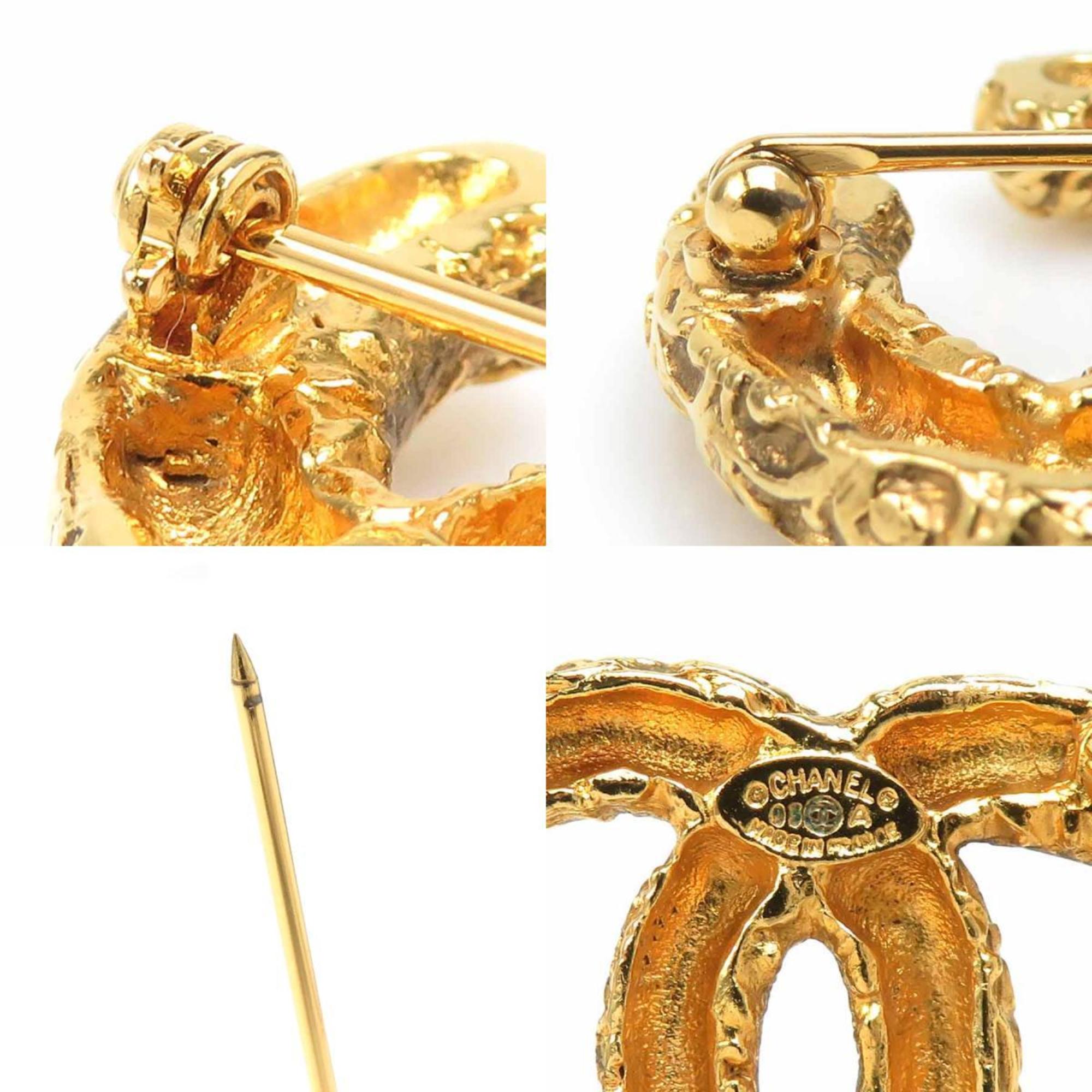CC Logo Brooch Gold-Tone Metal