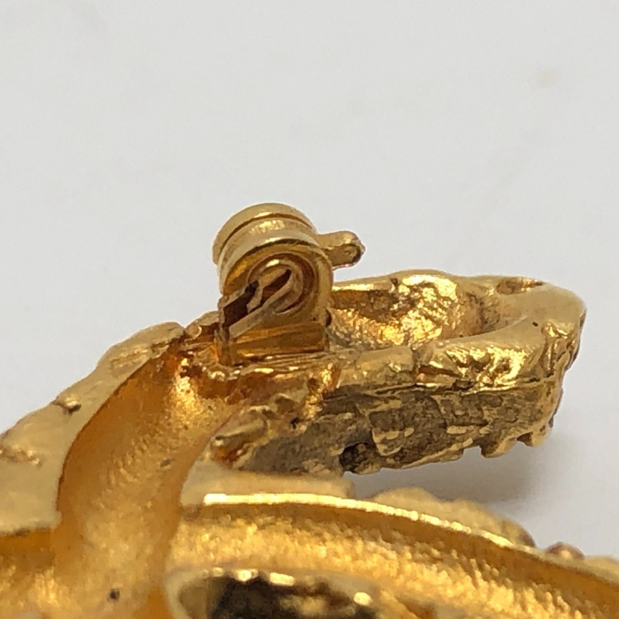 CC Logo Brooch Gold-Tone Metal