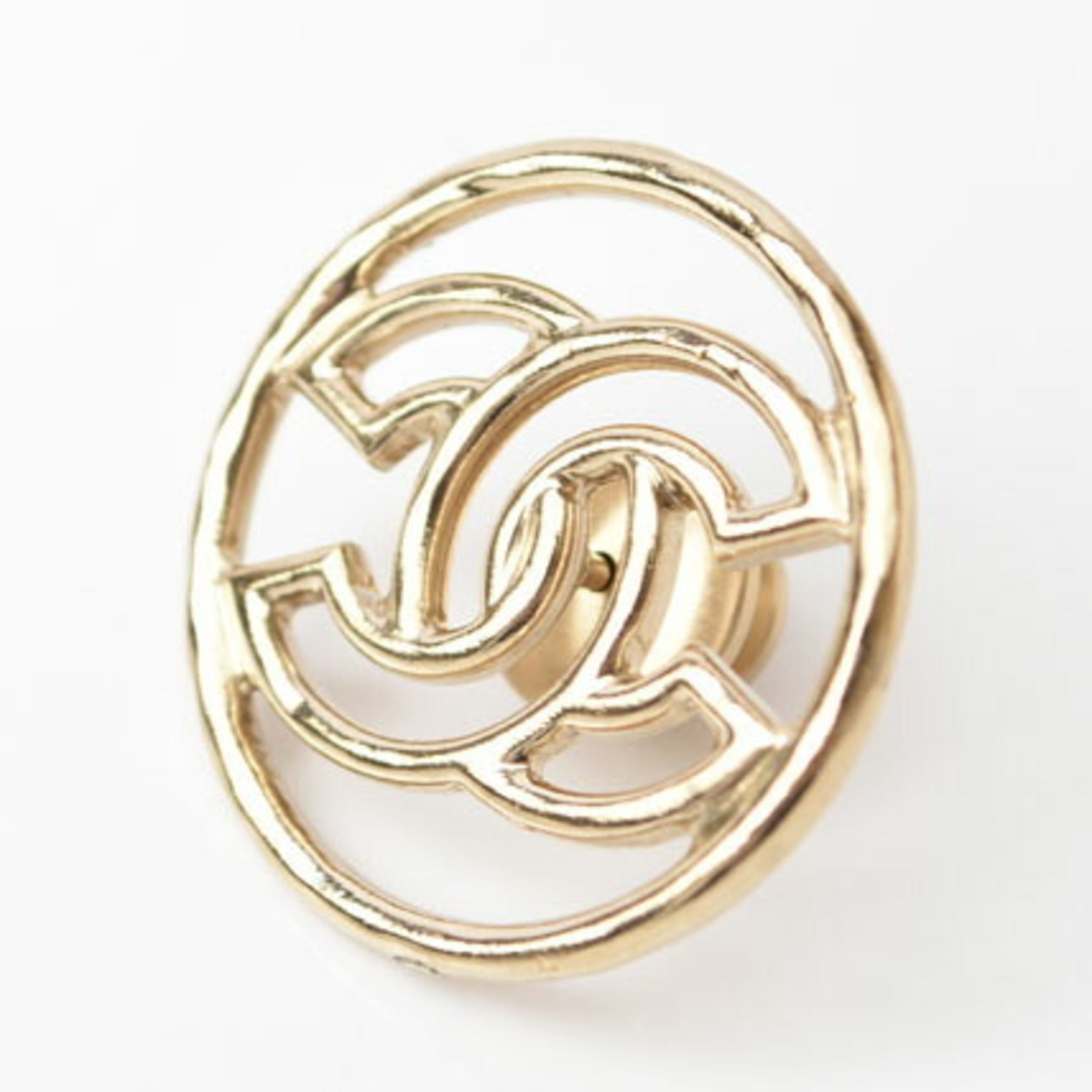 CC Logo Circle Brooch Gold-Tone Metal