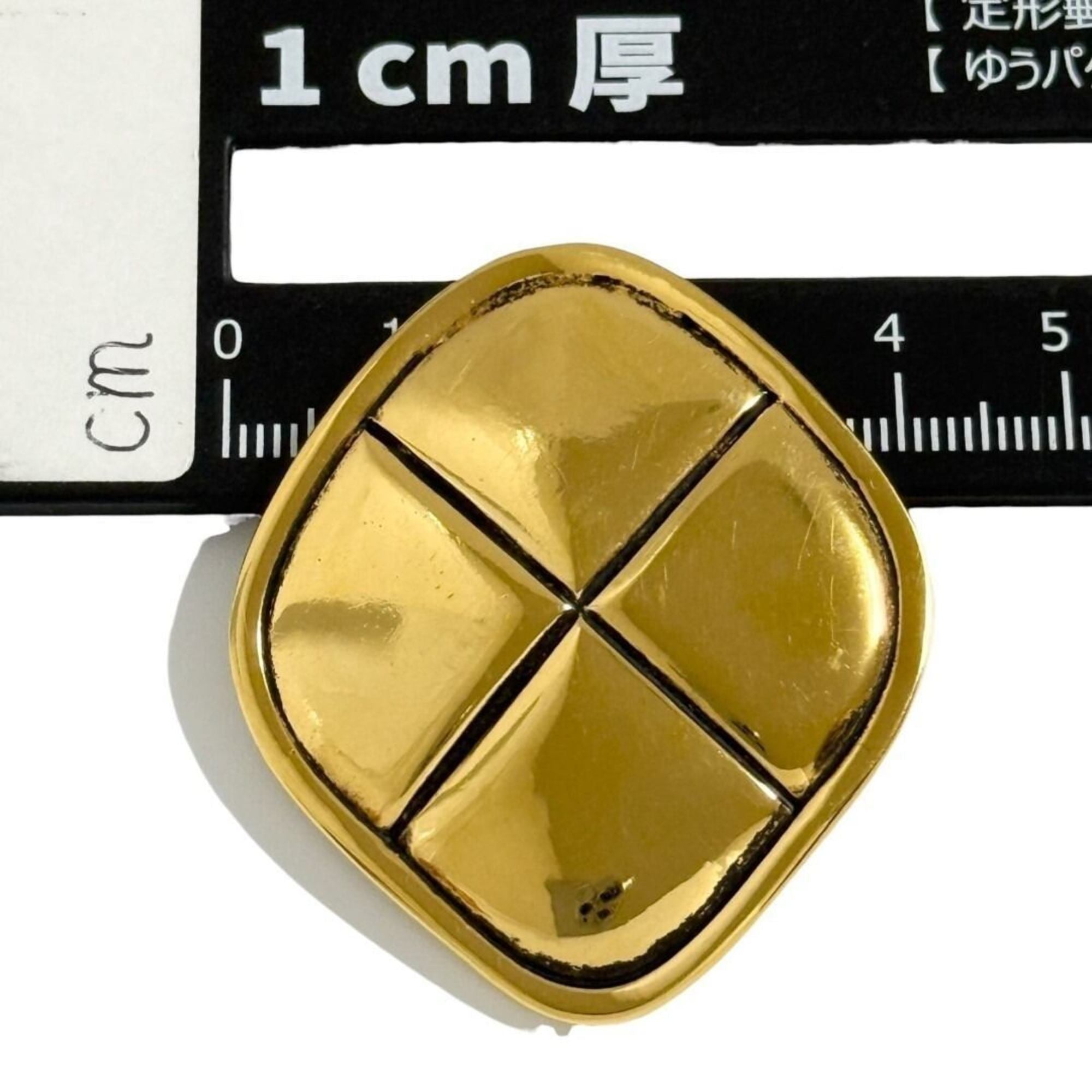 Matelasse Brooch Metal