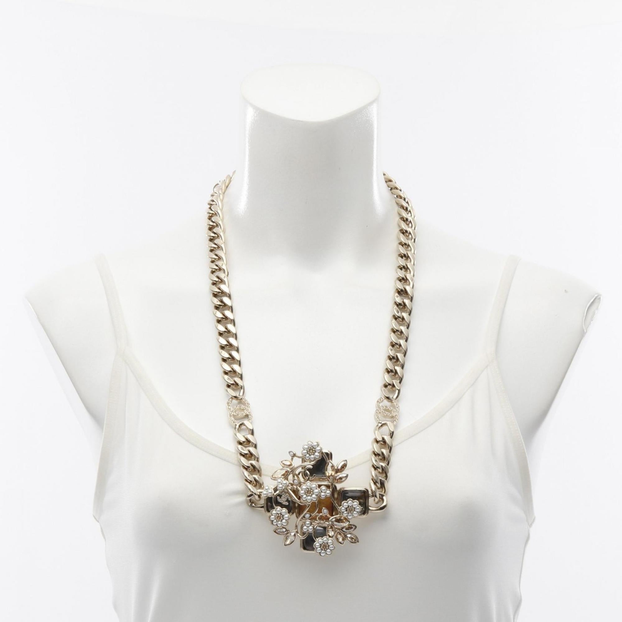 Pendant Necklace Gold with Artificial Pearl and Rhinestone