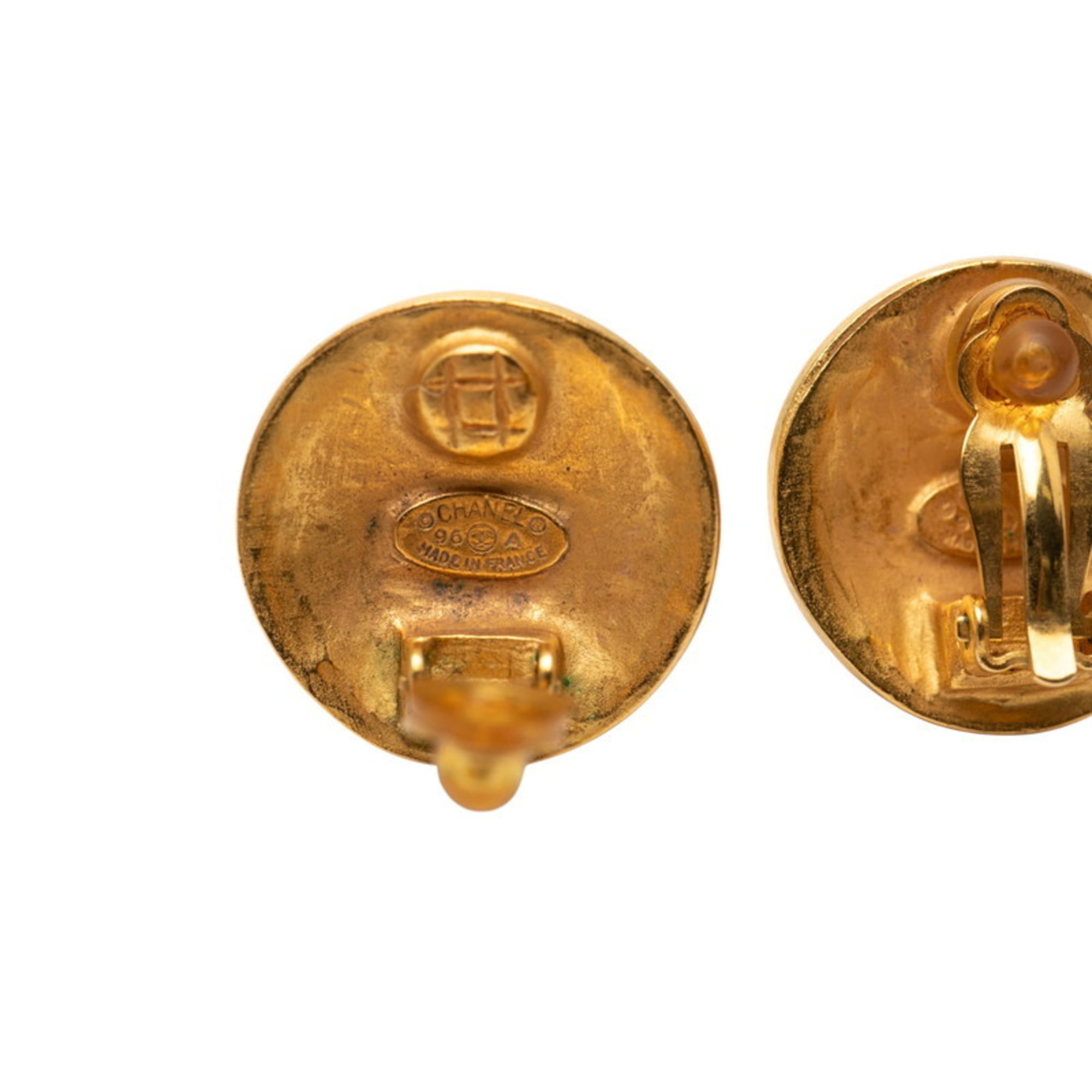 CC Logo Round Clip-On Earrings Metal Gold-Tone Metal