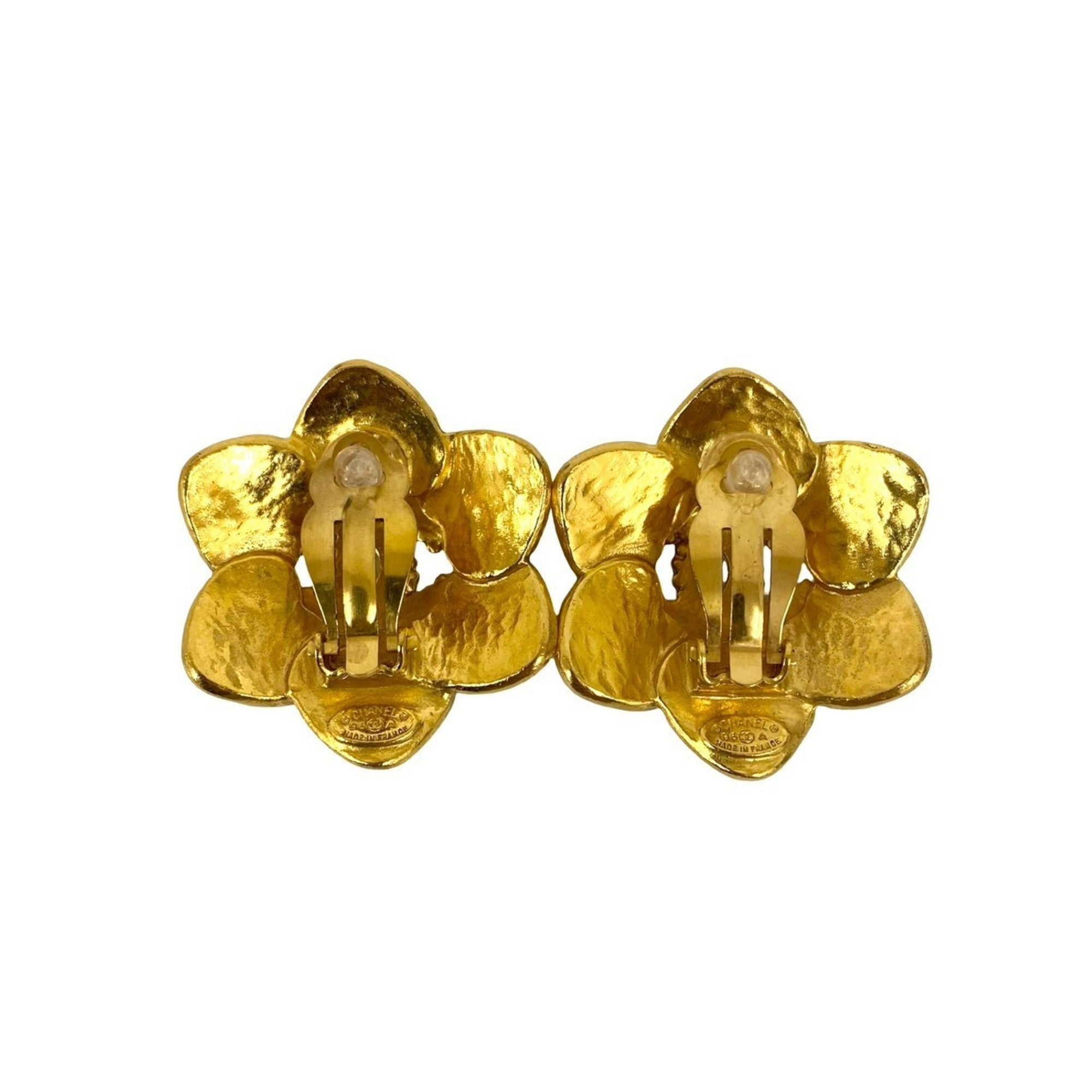 CC Logo Clip-On Earrings Metal Gold-Tone Metal