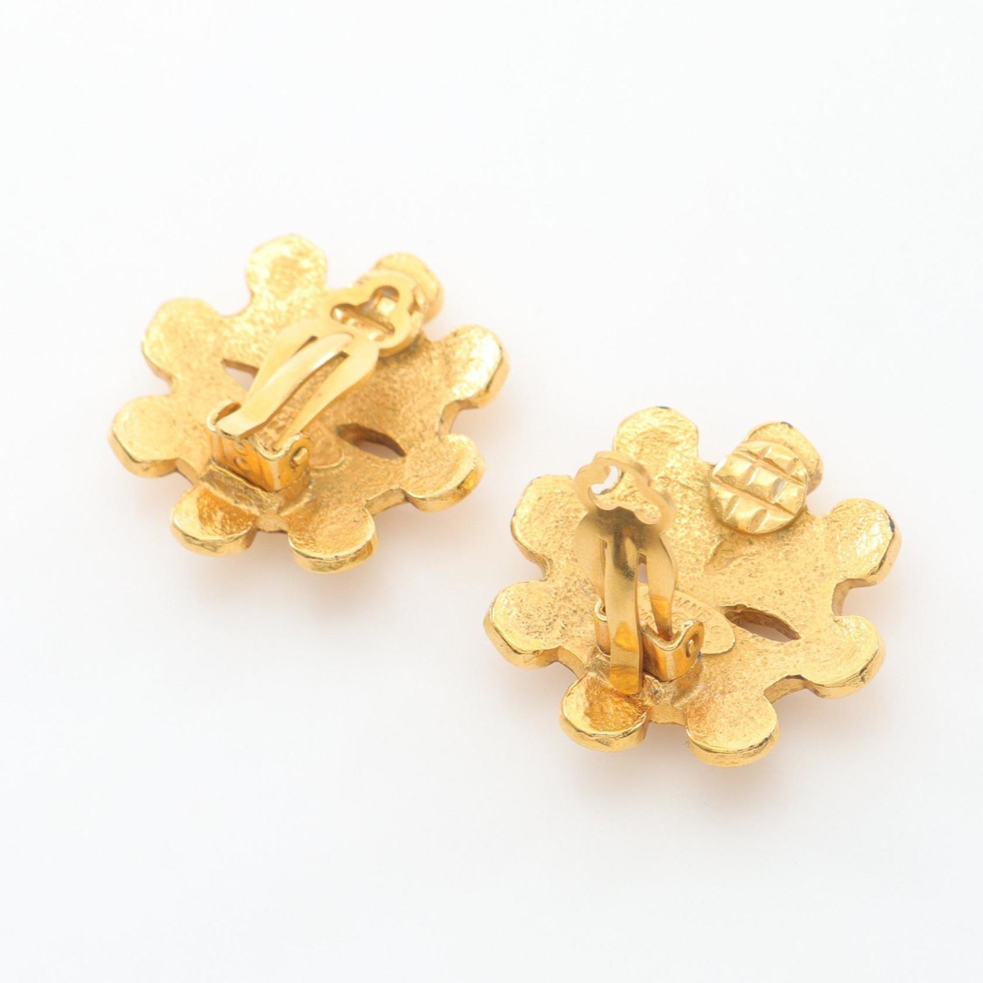 CC Logo Clip-On Earrings Metal Gold-Tone Metal