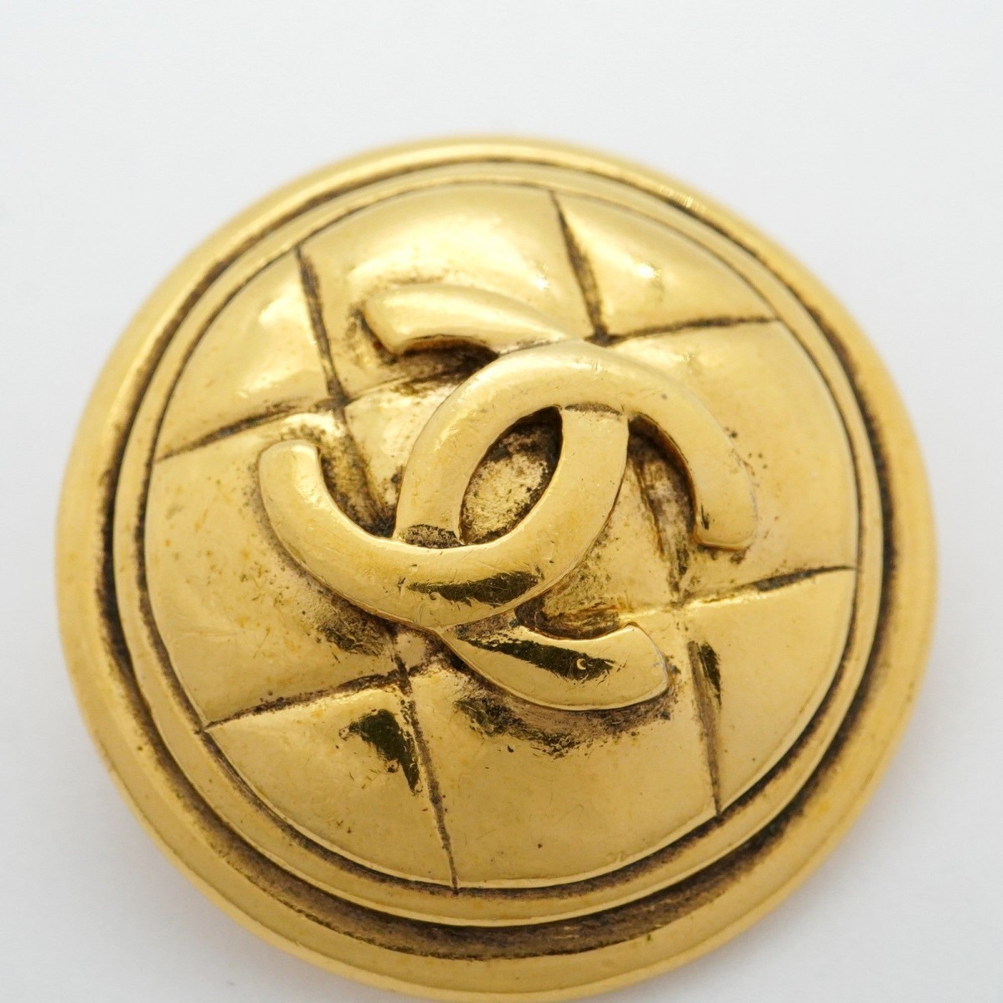 CC Logo Circle Brooch Metal