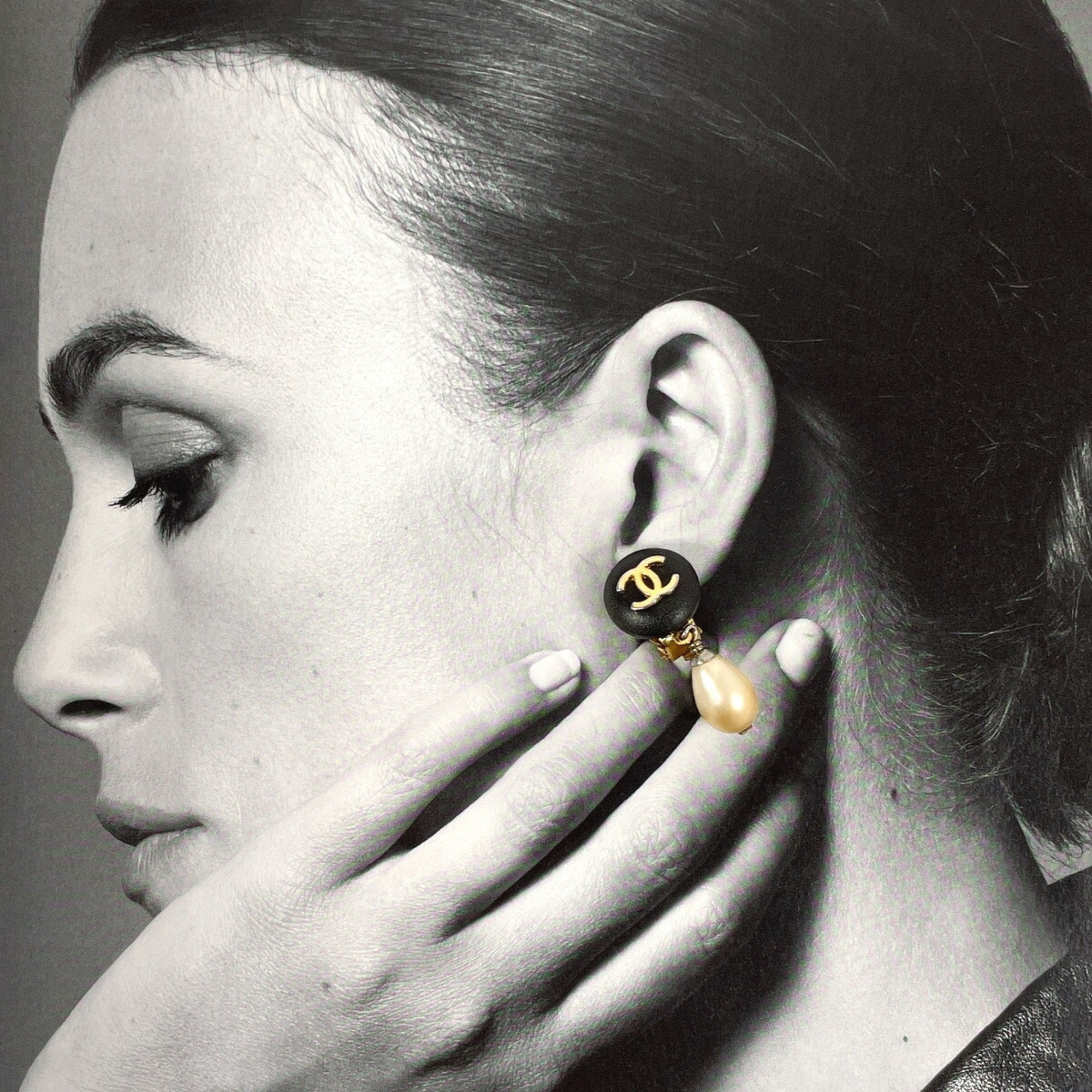 CC Logo Clip-On Earrings Metal Gold-Tone Metal