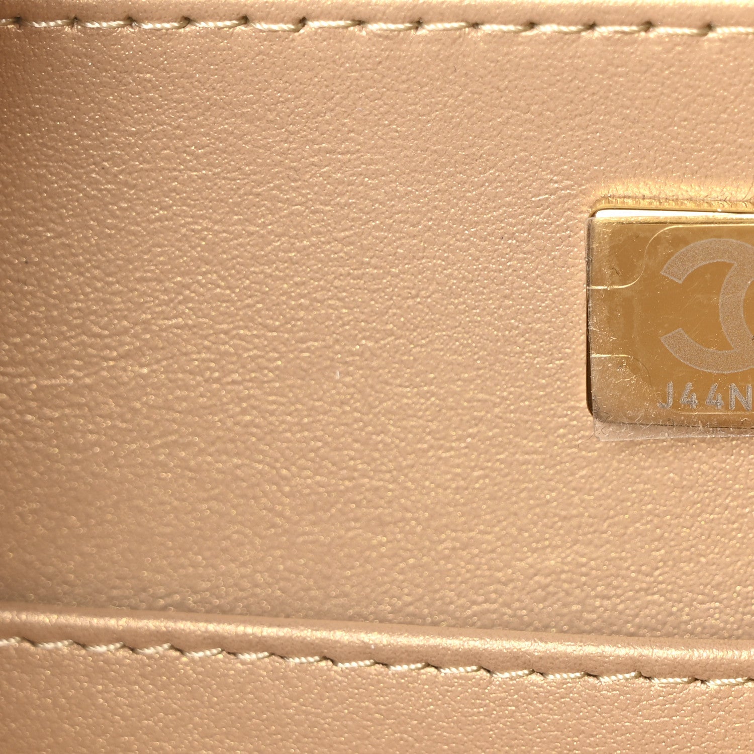 Lambskin Quilted Golden Plate Vanity Case White Gold