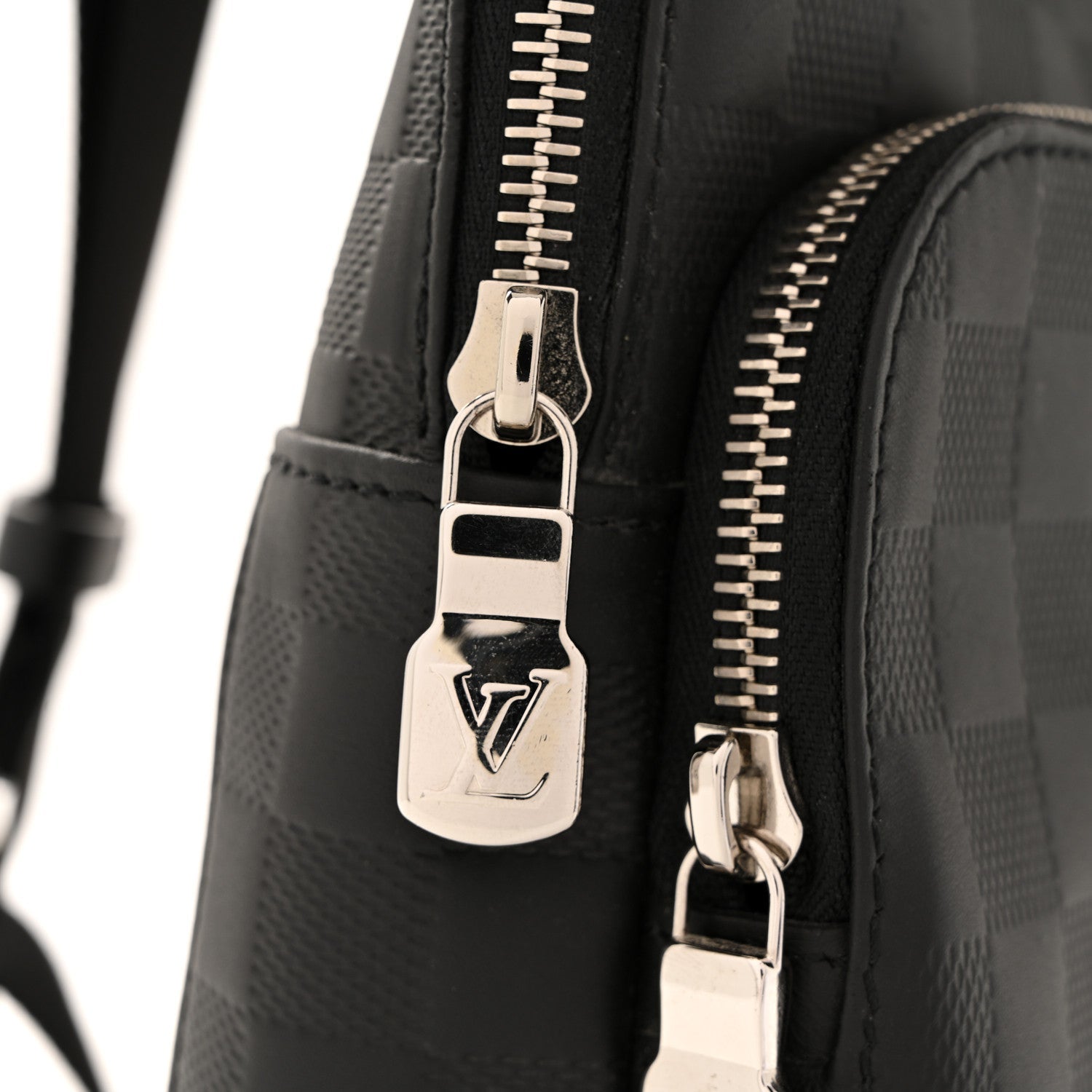 Damier Infini Avenue Sling Bag Onyx