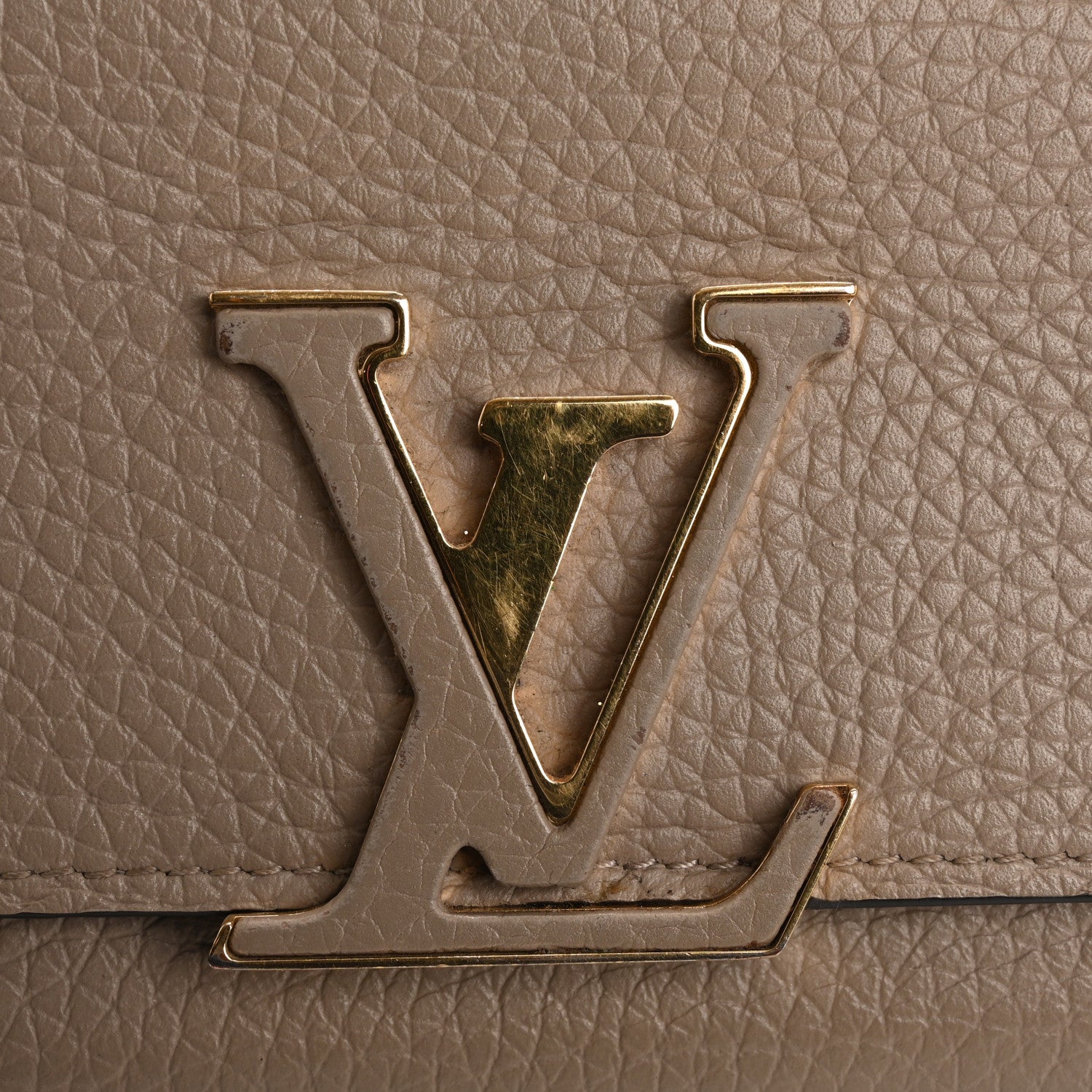 Taurillon Capucines Wallet Galet