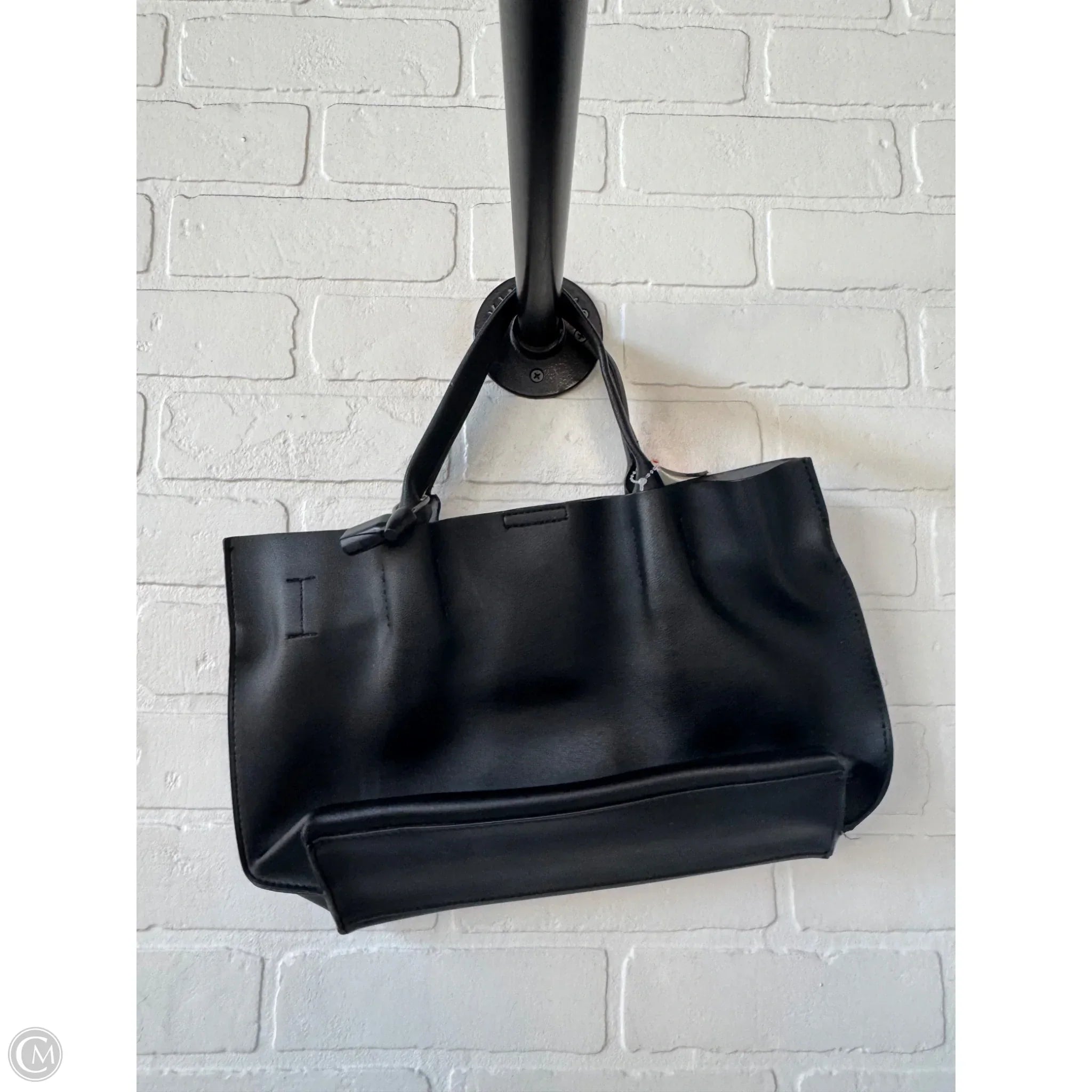 Handbag By Clothes Mentor, Size: Medium