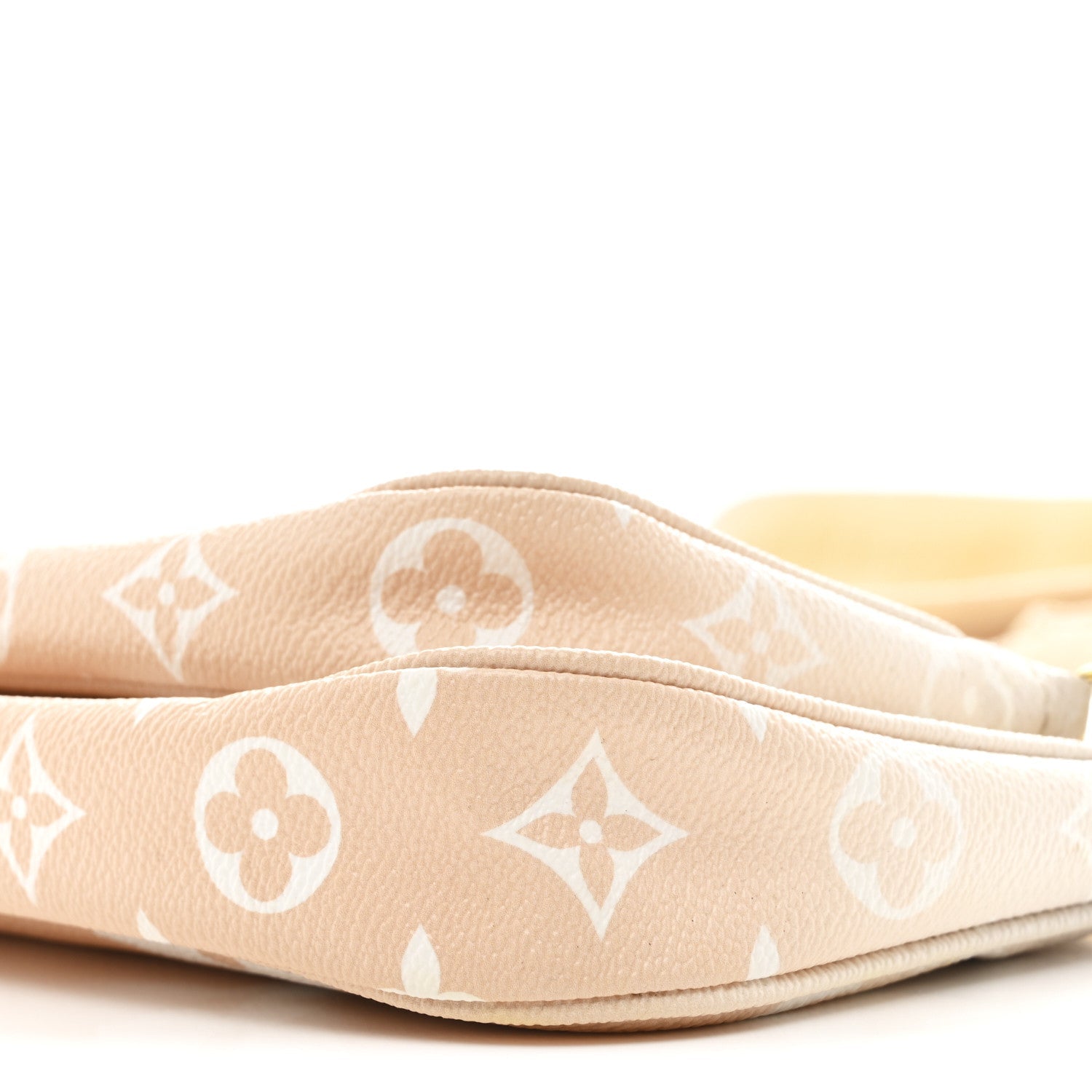 Monogram Giant By The Pool Multi Pochette Accessories Brume