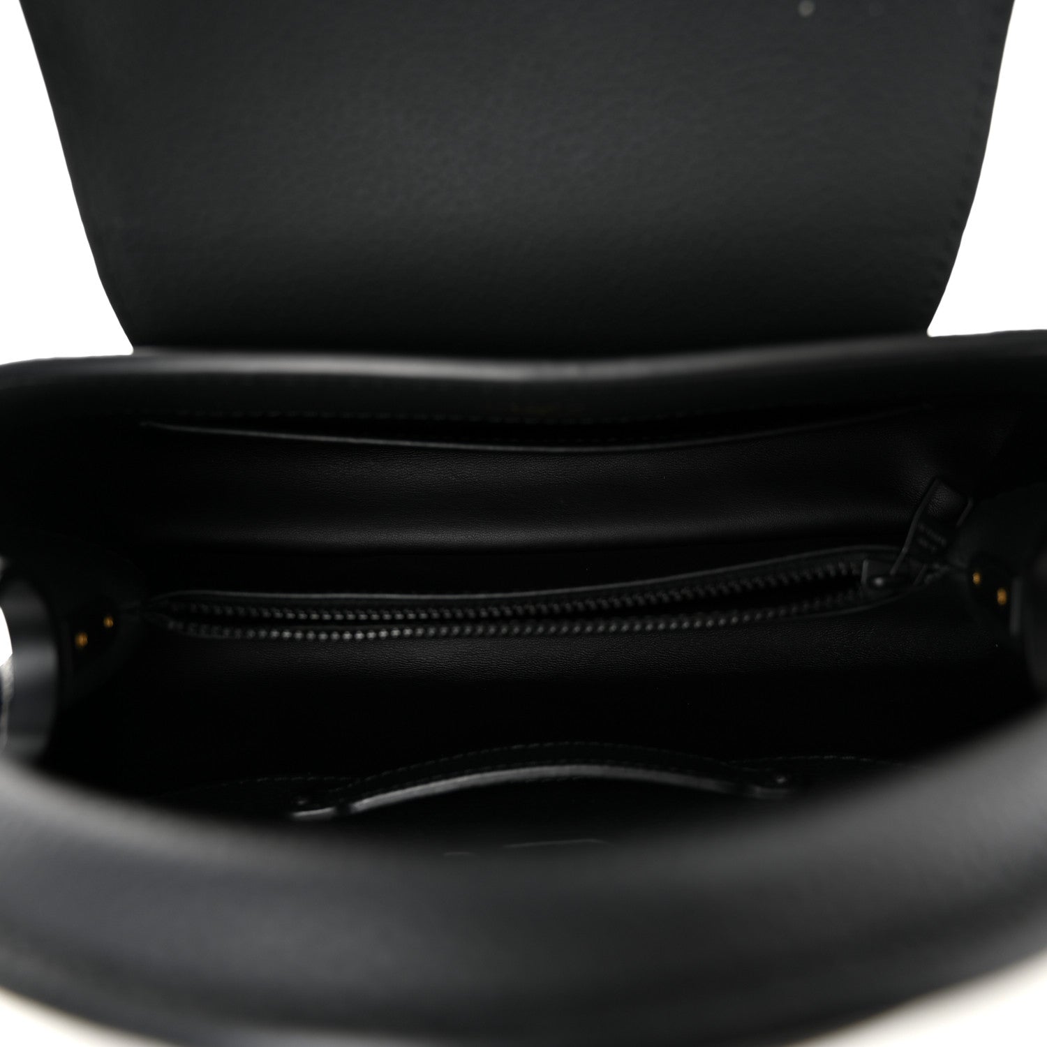 Taurillon Capucines East West MM Matte Black
