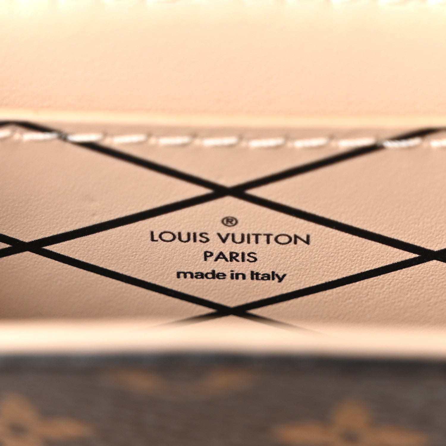 Monogram Pochette Trunk Verticale Black