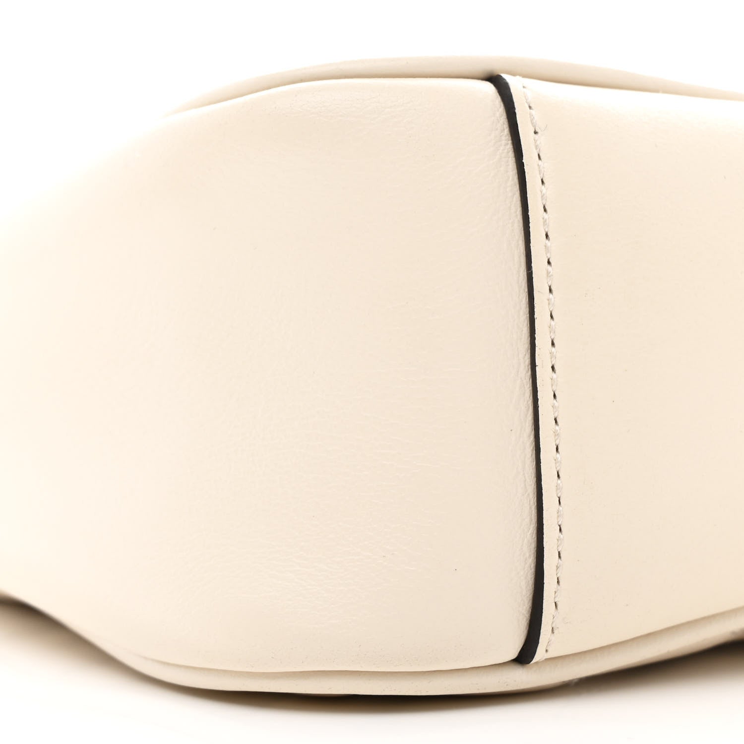 Calfskin Matelasse Small GG Marmont Shoulder Bag White