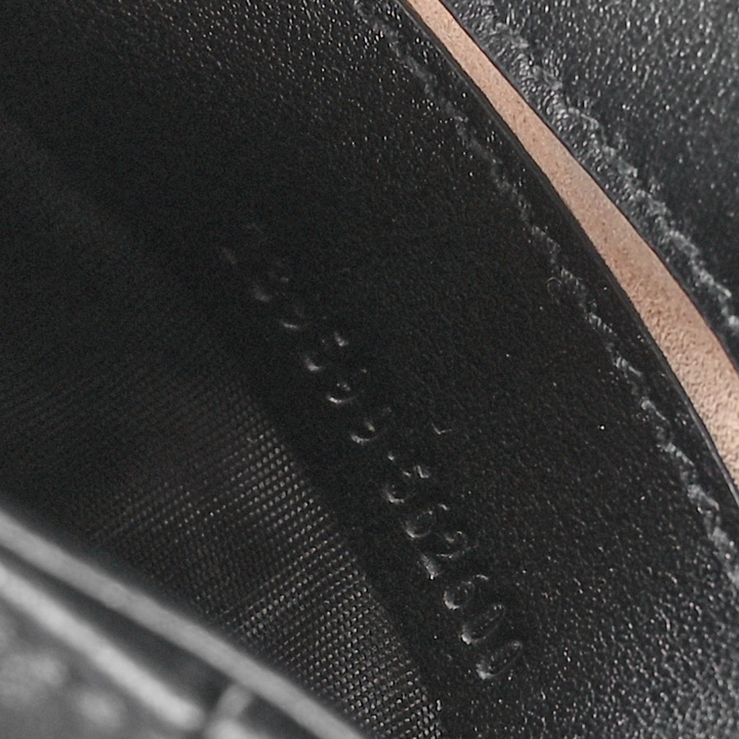 Calfskin Matelasse Monochrome GG Marmont Chain Mini Belt Bag Black