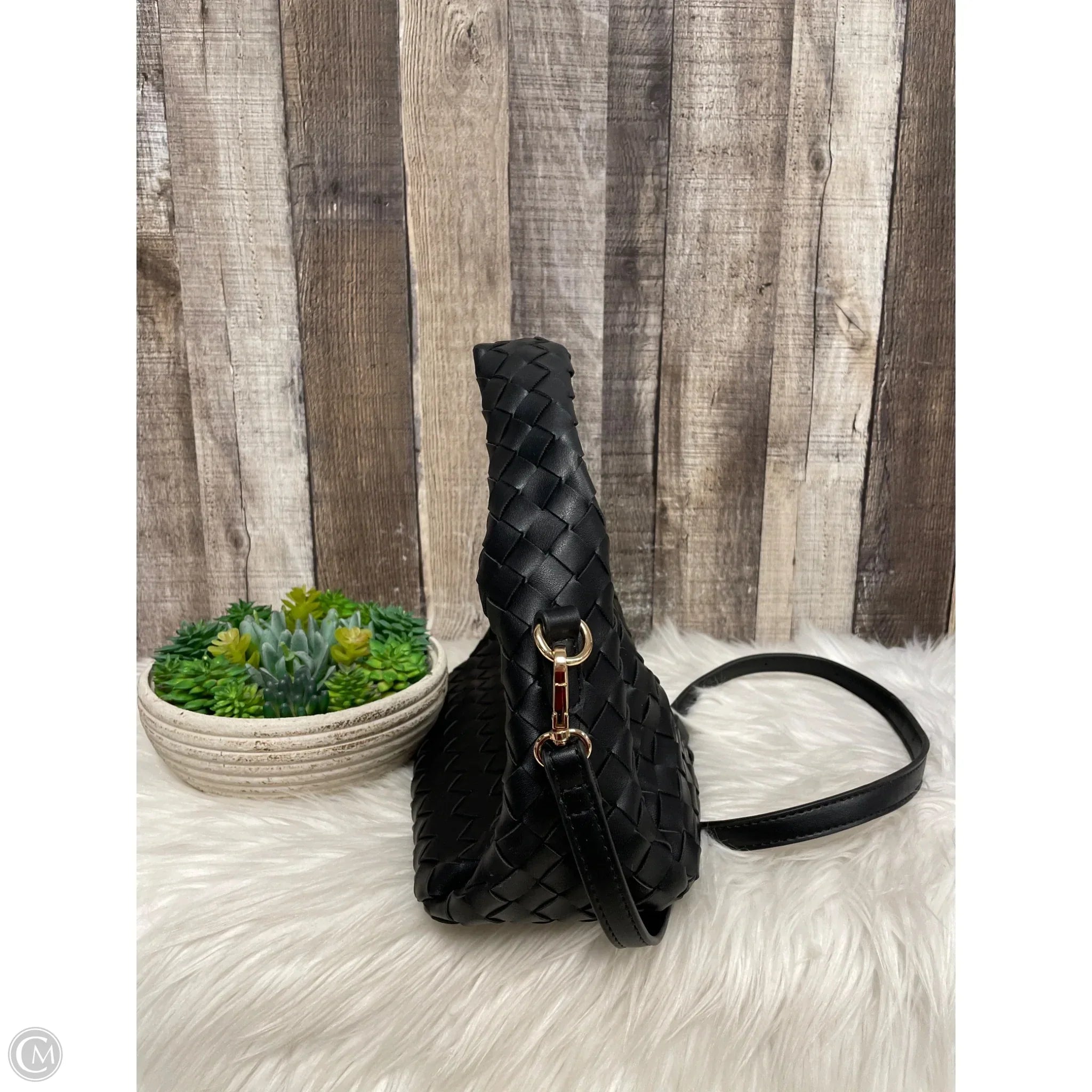 Crossbody By Urban Expressions, Size: Medium