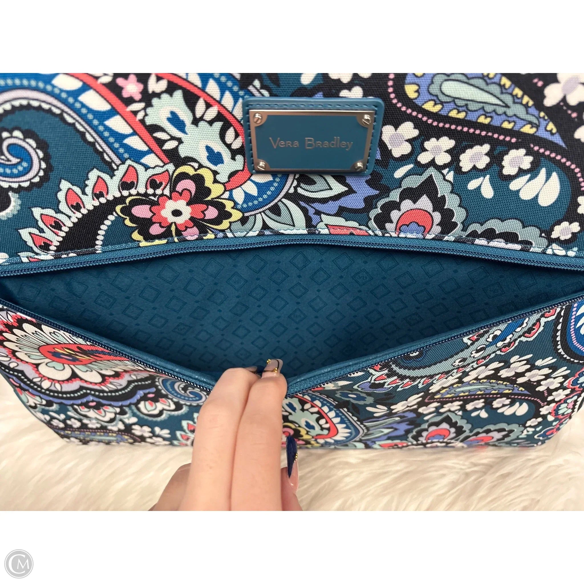Luggage By Vera Bradley, Size: Medium