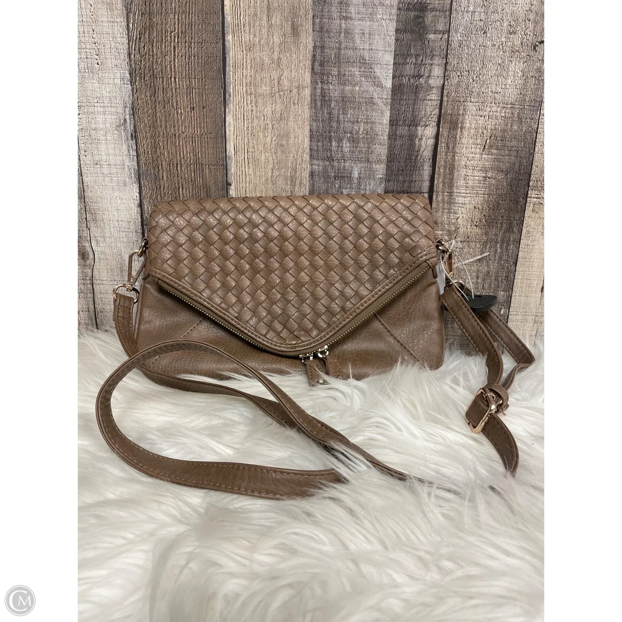 Crossbody By Urban Expressions, Size: Medium