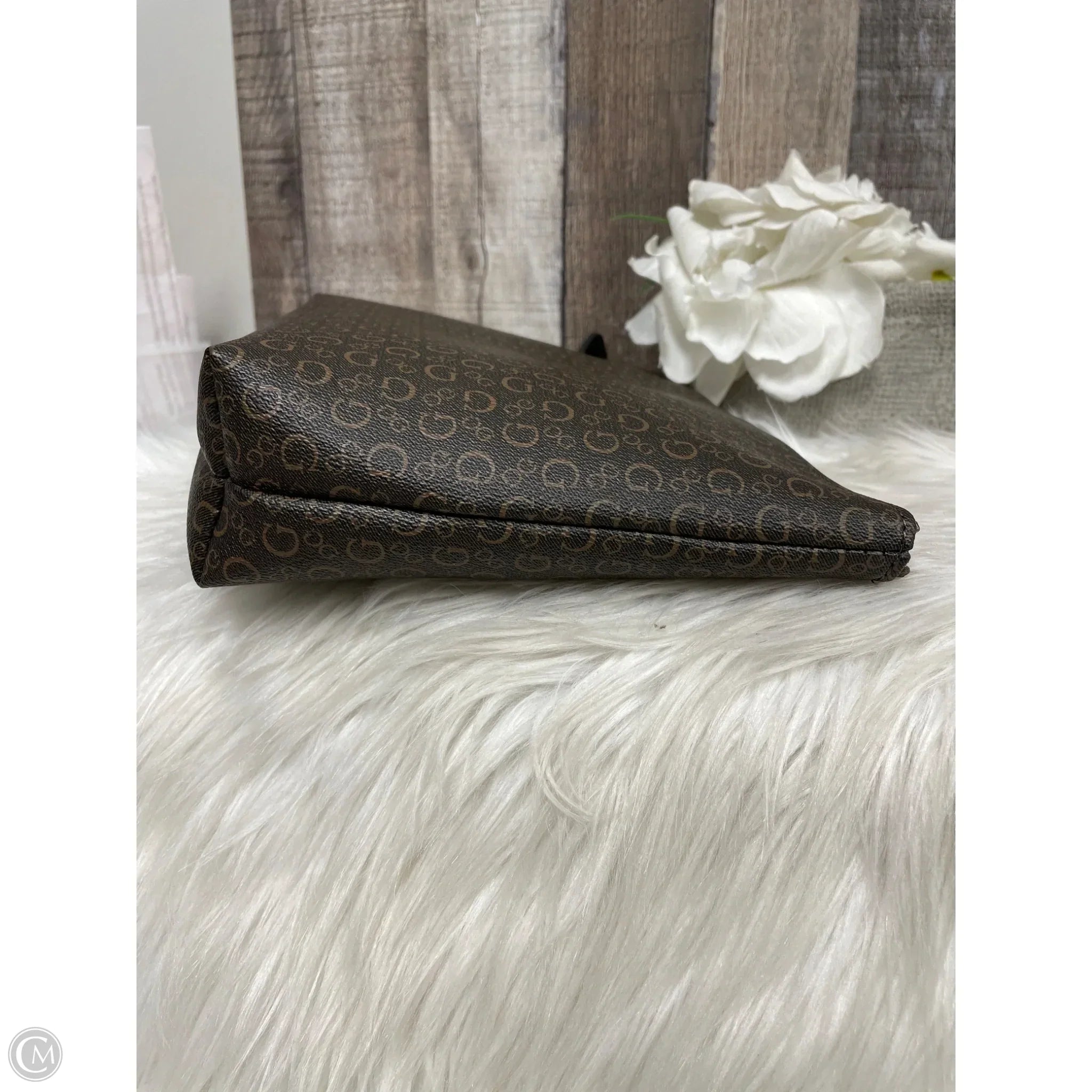 Clutch By Guess, Size: Medium