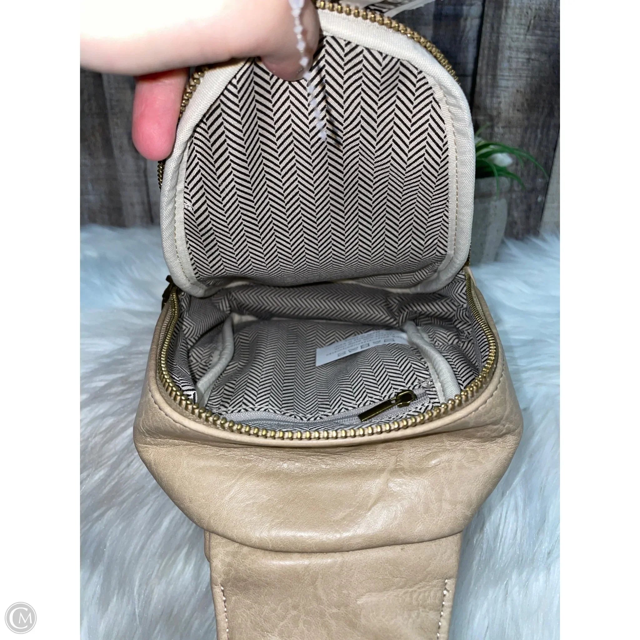 Crossbody By Cme, Size: Medium