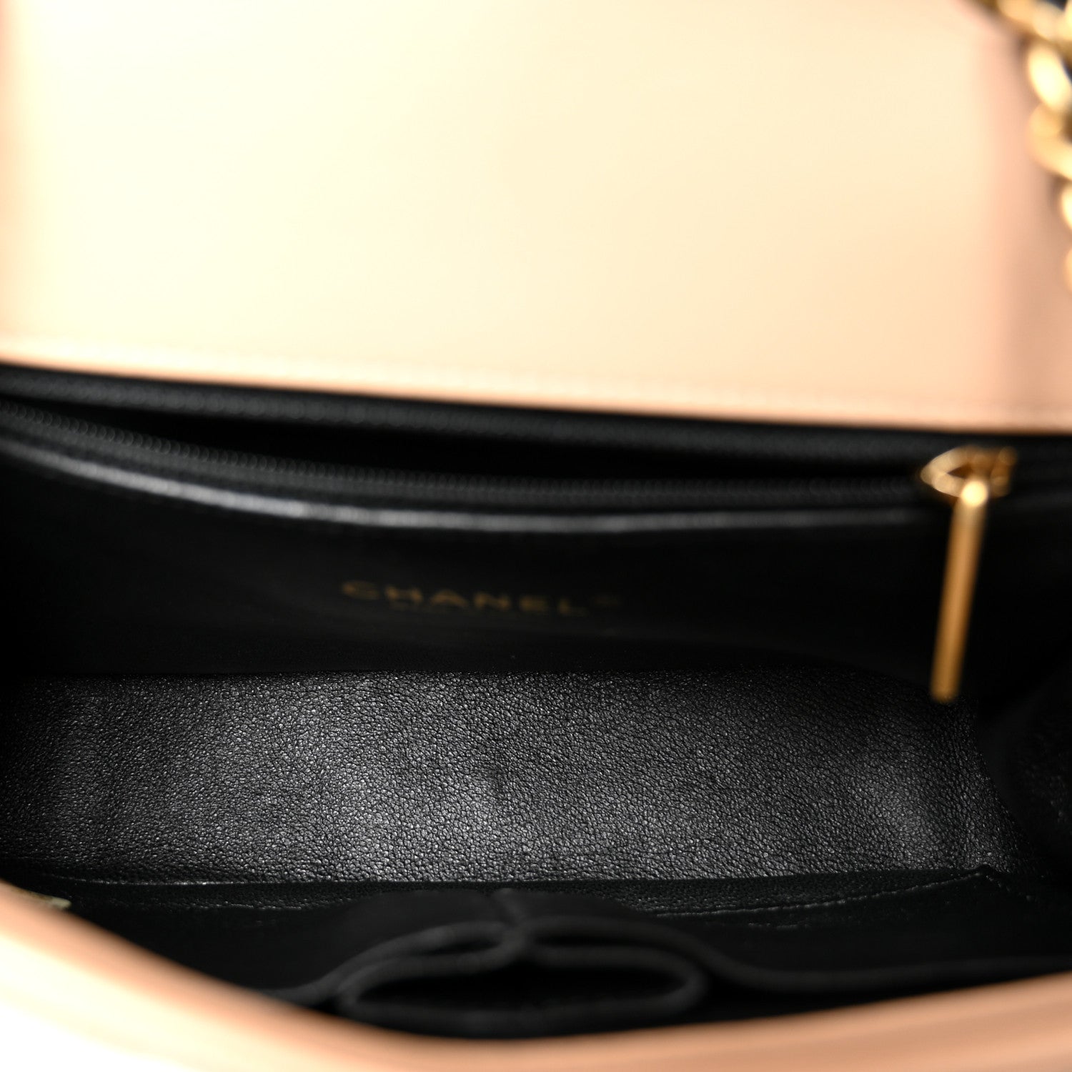 Caviar Quilted Small CC Filigree Flap Beige Black