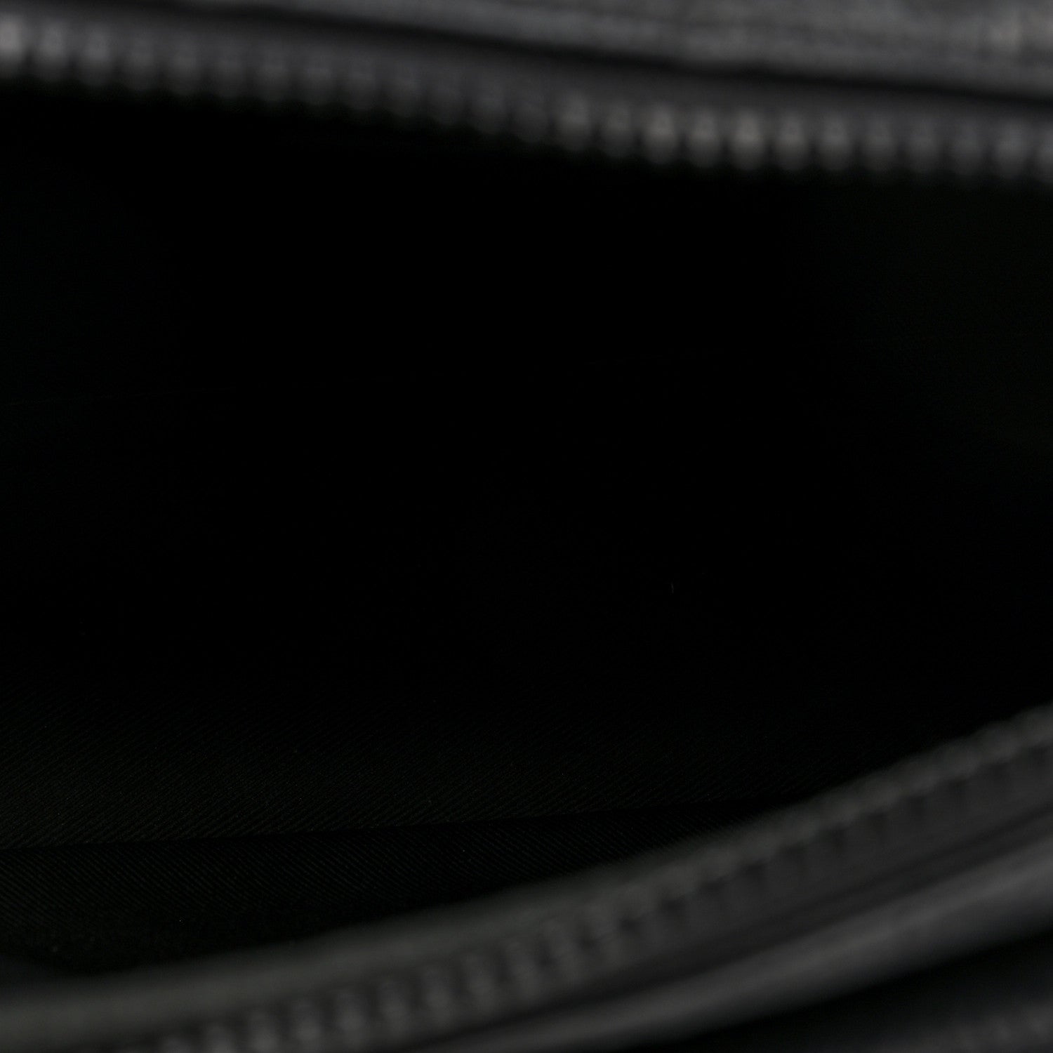 Taurillon Monogram S Lock Messenger Black