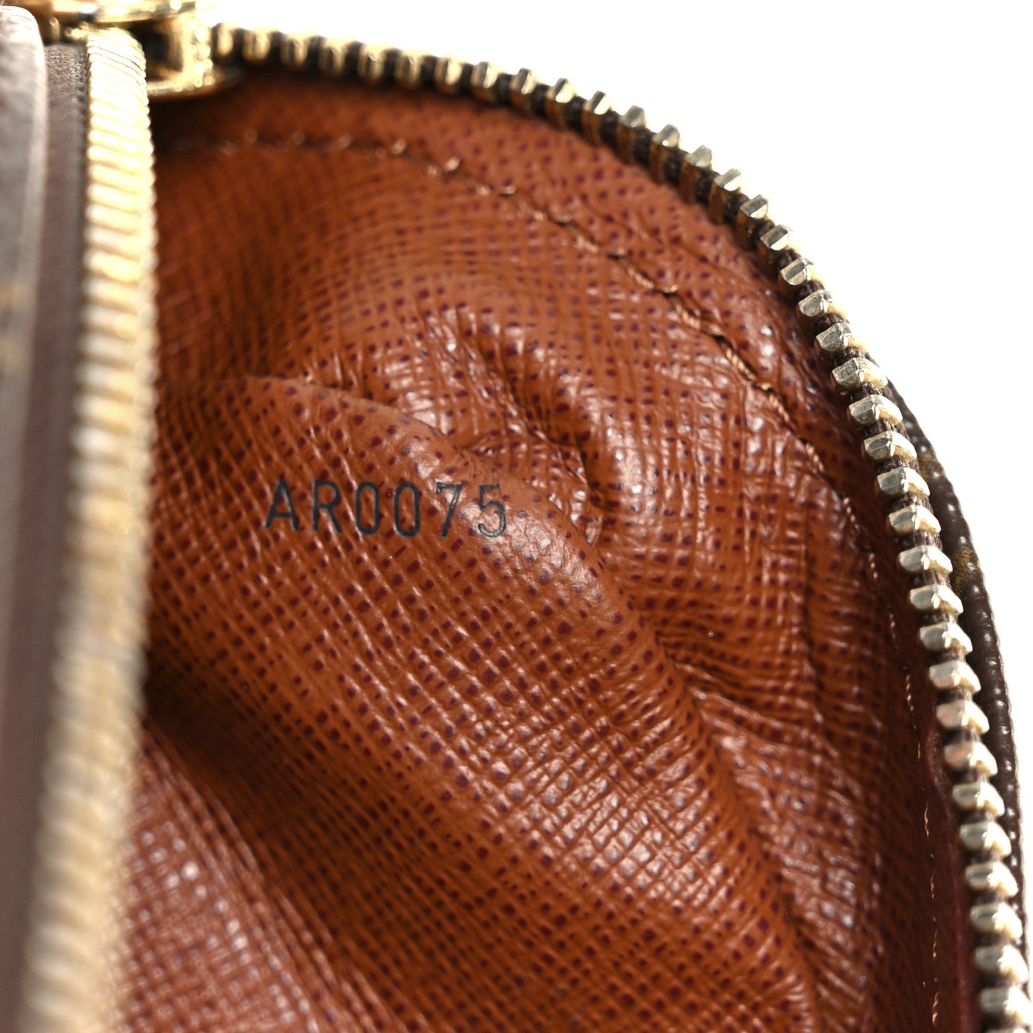 Monogram Nil 28