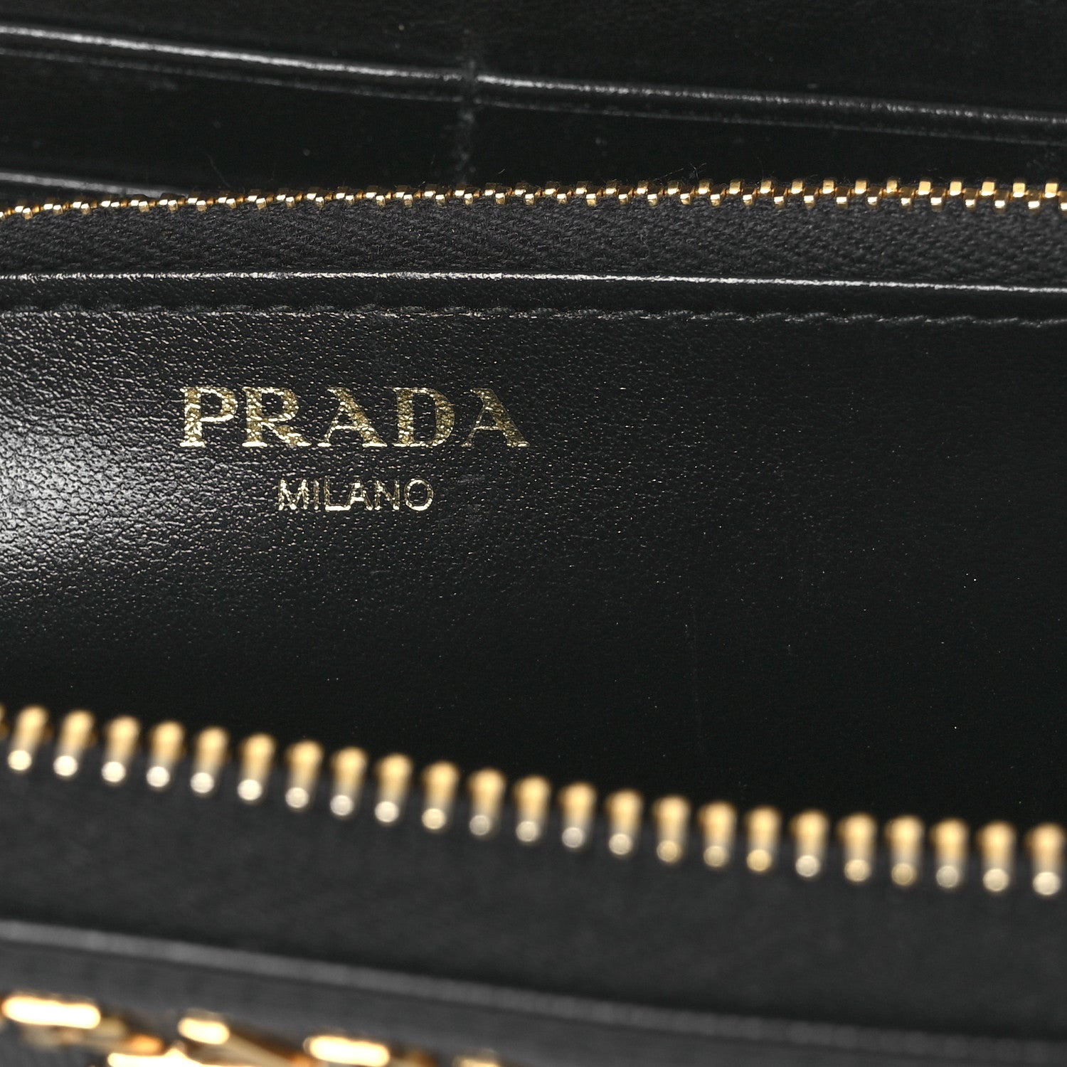 Vitello Move Bi-Color Zip Around Wallet Black