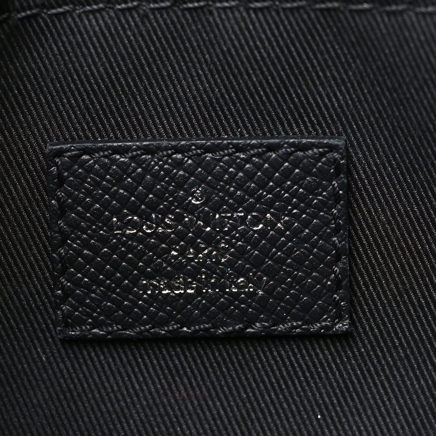 Taiga Monogram Eclipse Outdoor Messenger Black