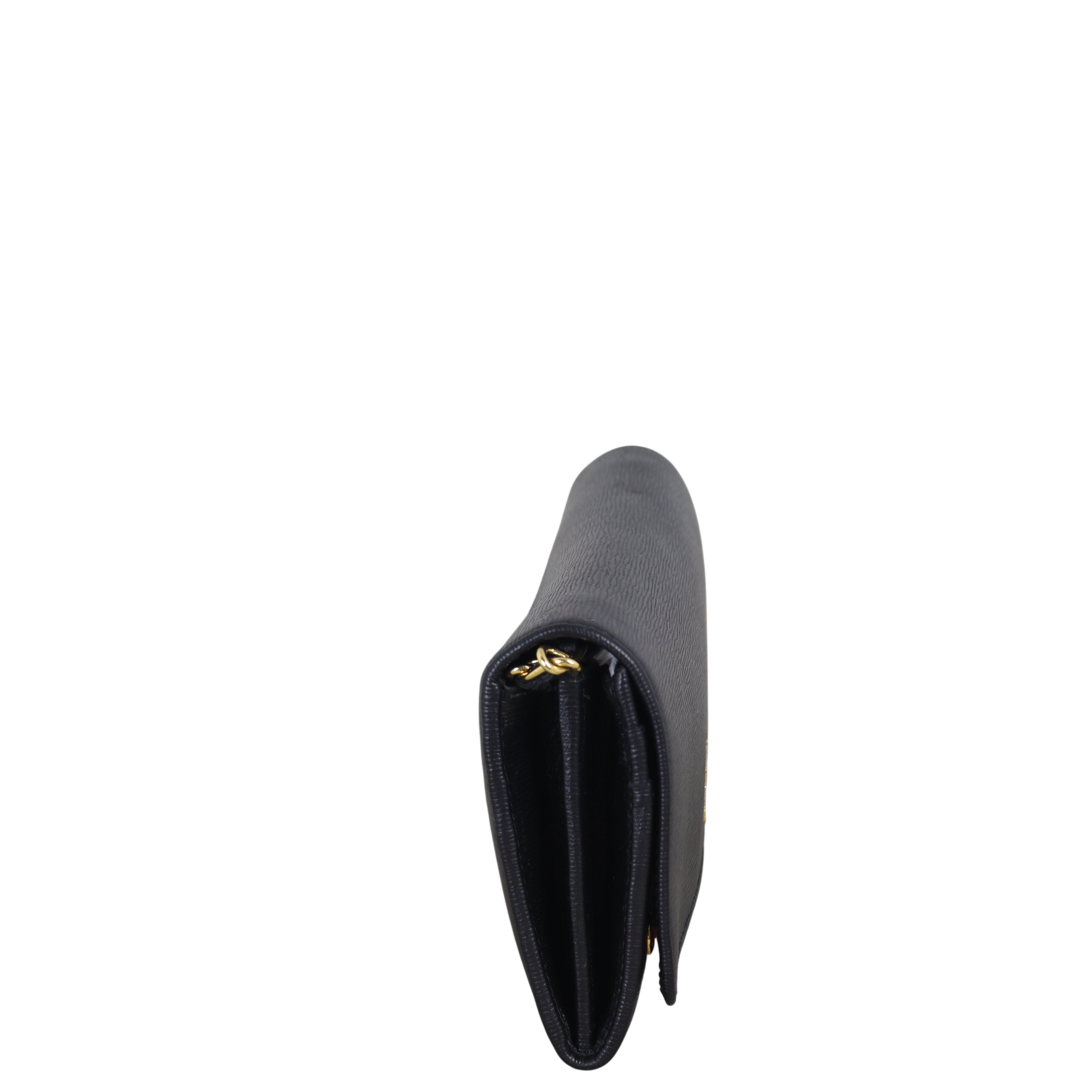 Prada Vitello Move Wallet on Chain