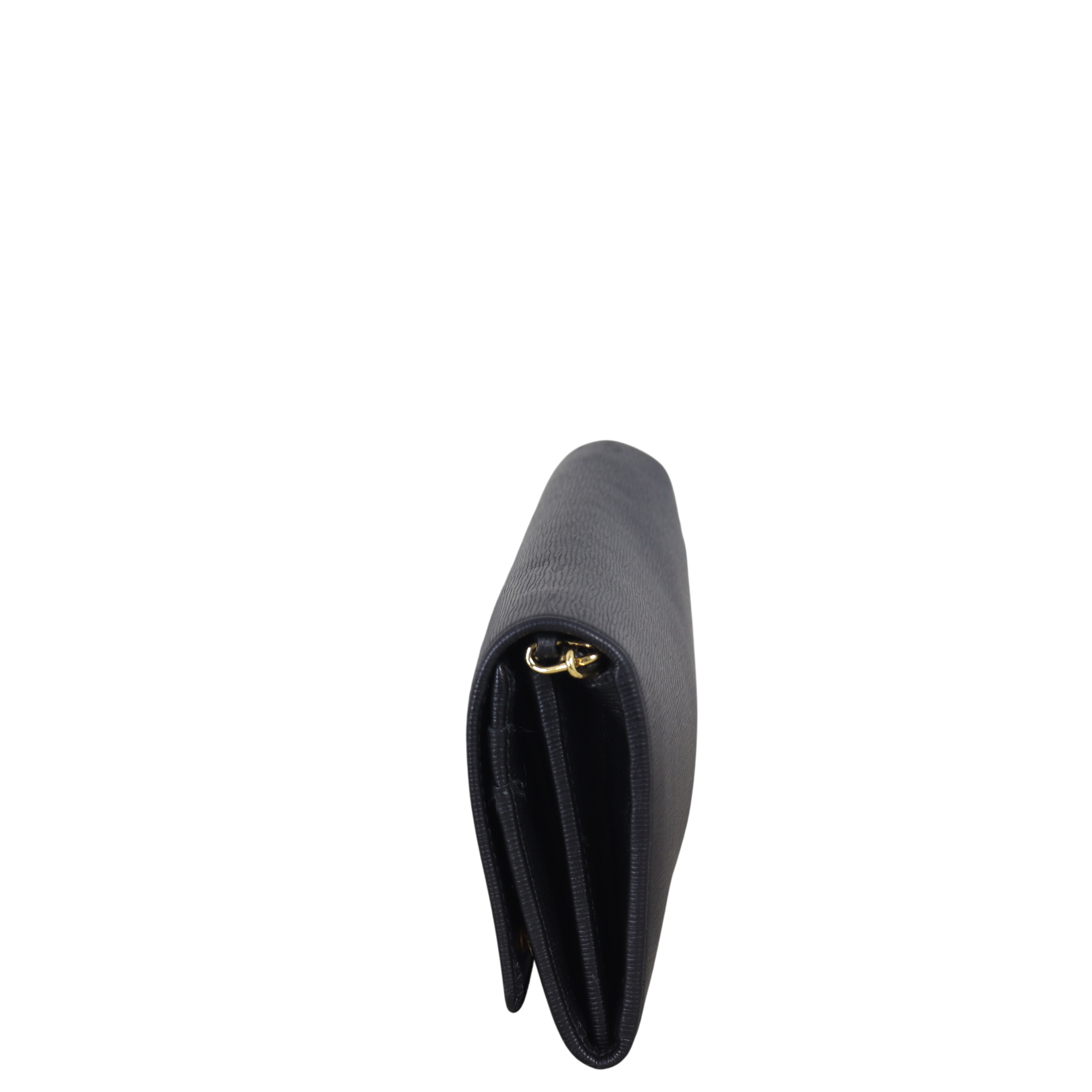 Prada Vitello Move Wallet on Chain