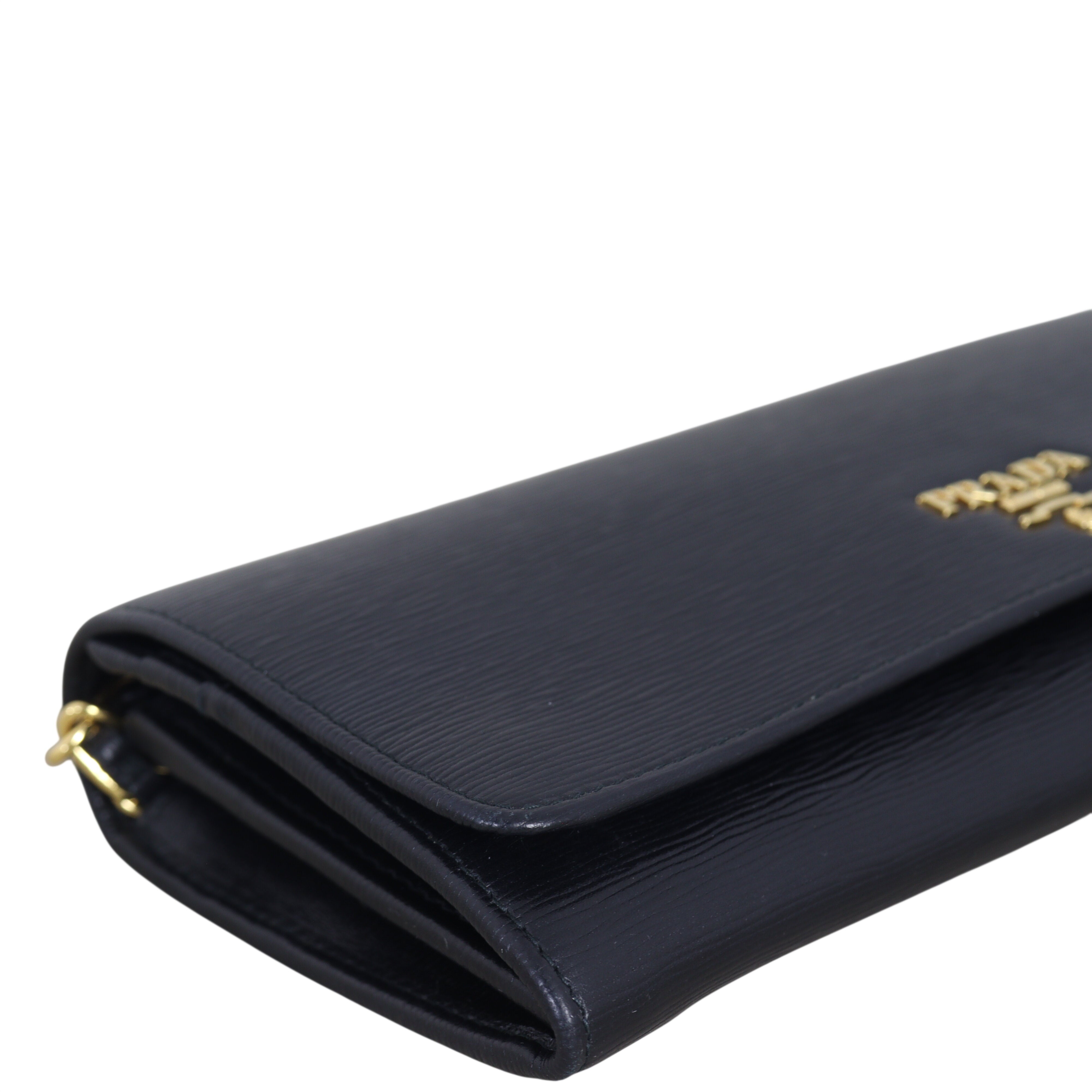 Prada Vitello Move Wallet on Chain