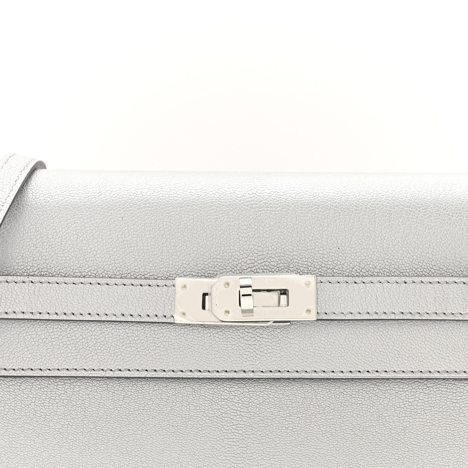 Metallic Chevre Chamkilight Kelly Wallet To Go Argent