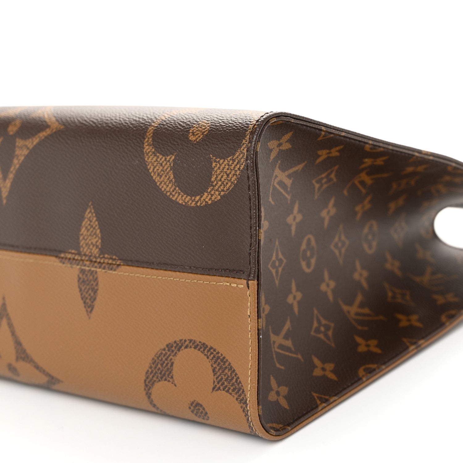 Reverse Monogram Giant Onthego MM