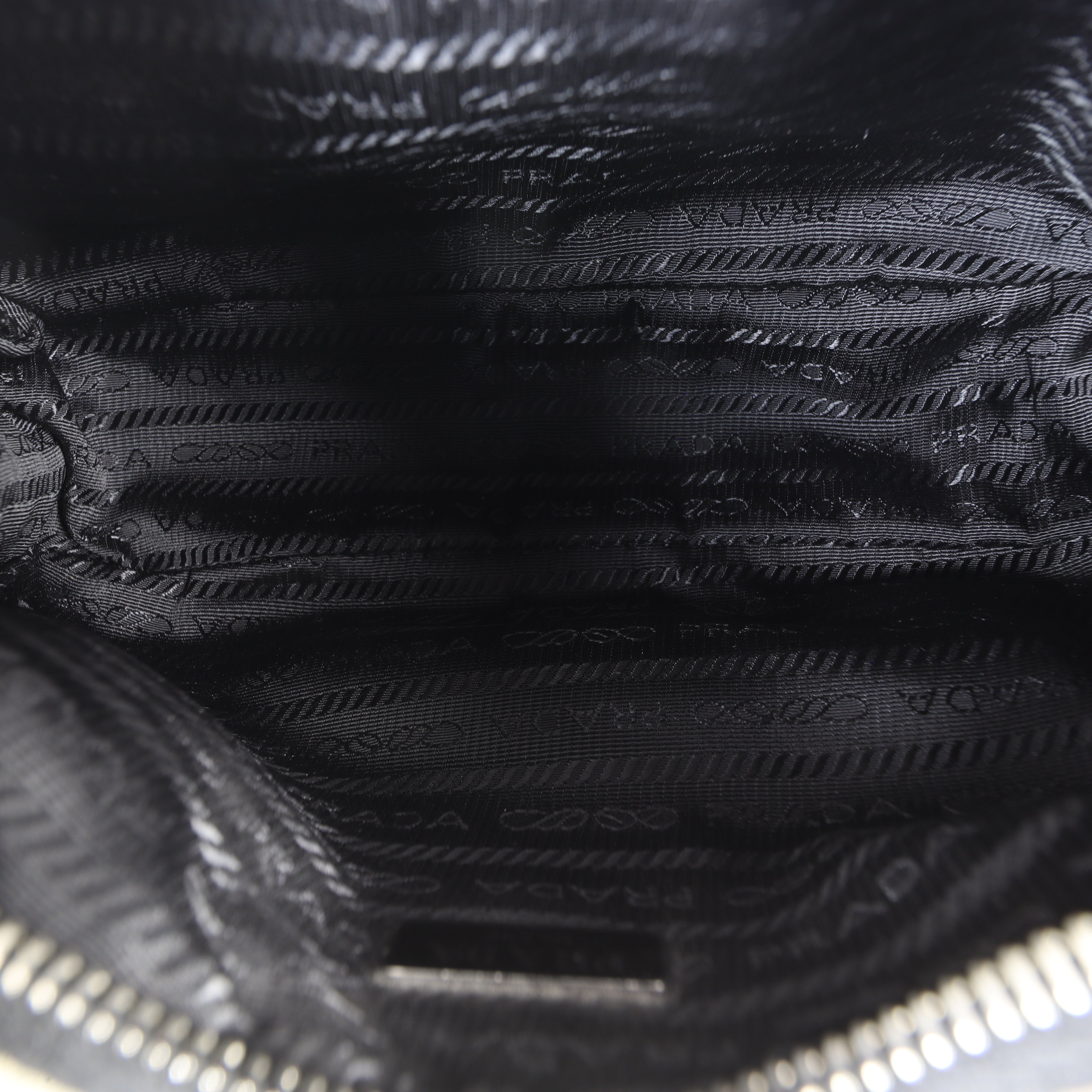 Prada Re-Edition 2005 Tessuto Shoulder Bag
