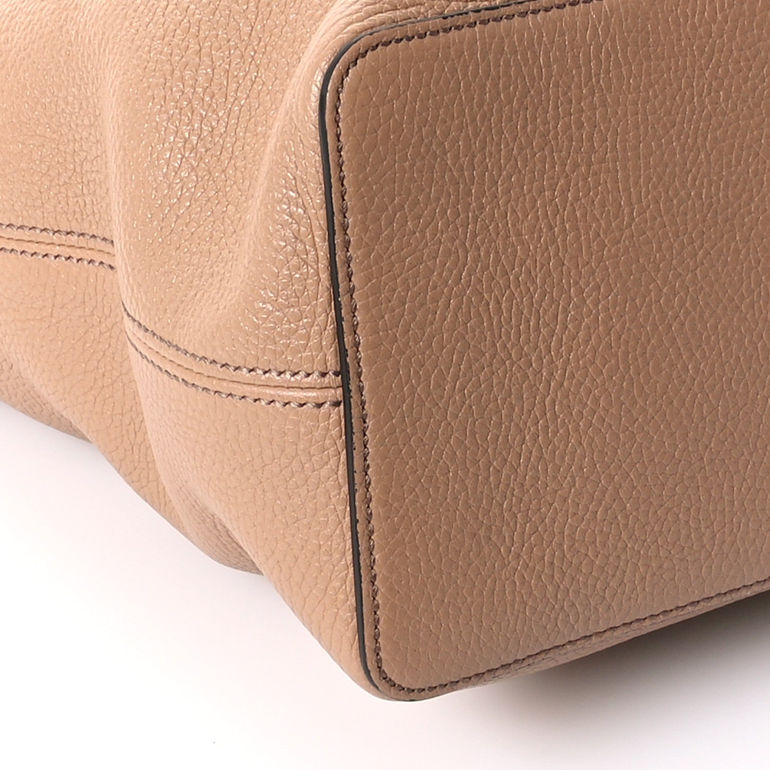 Pebbled Calfskin Large Soho Hobo Camelia