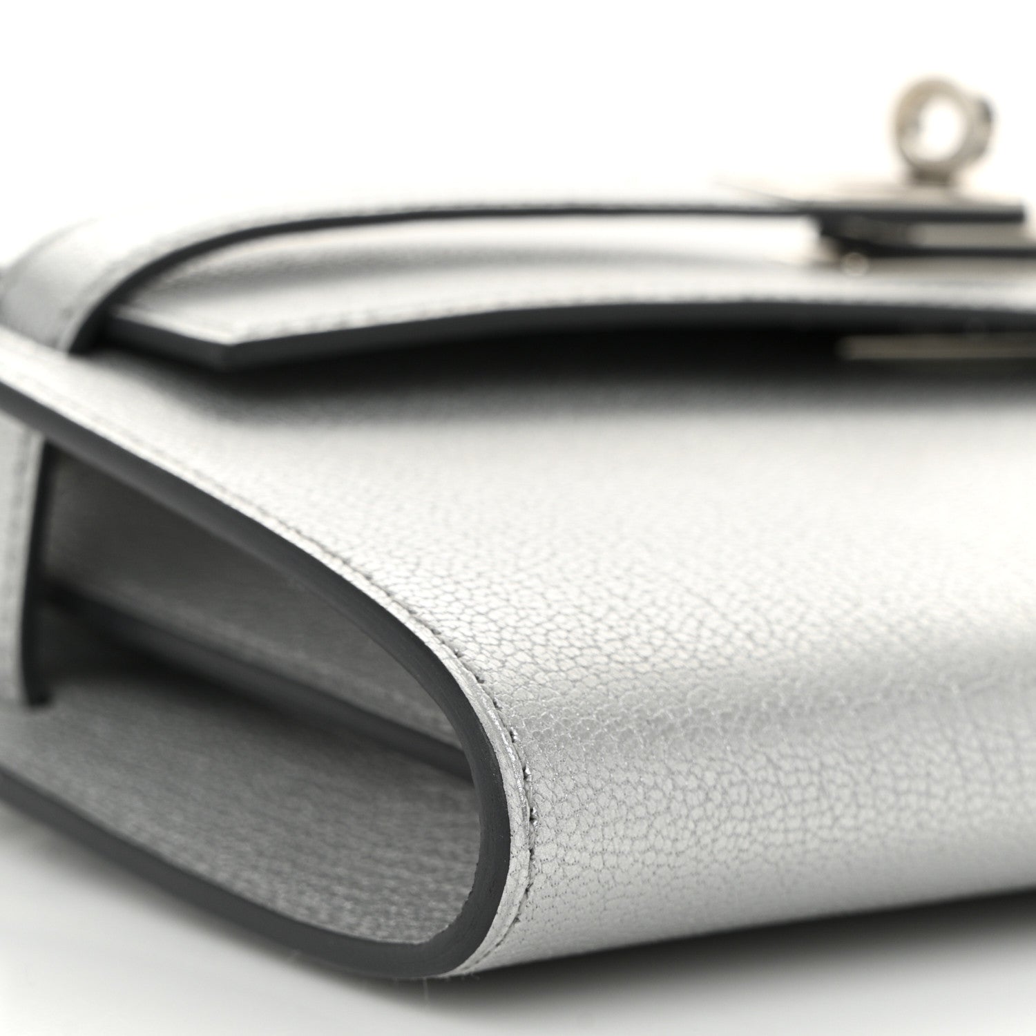 Metallic Chevre Chamkilight Kelly Wallet To Go Argent