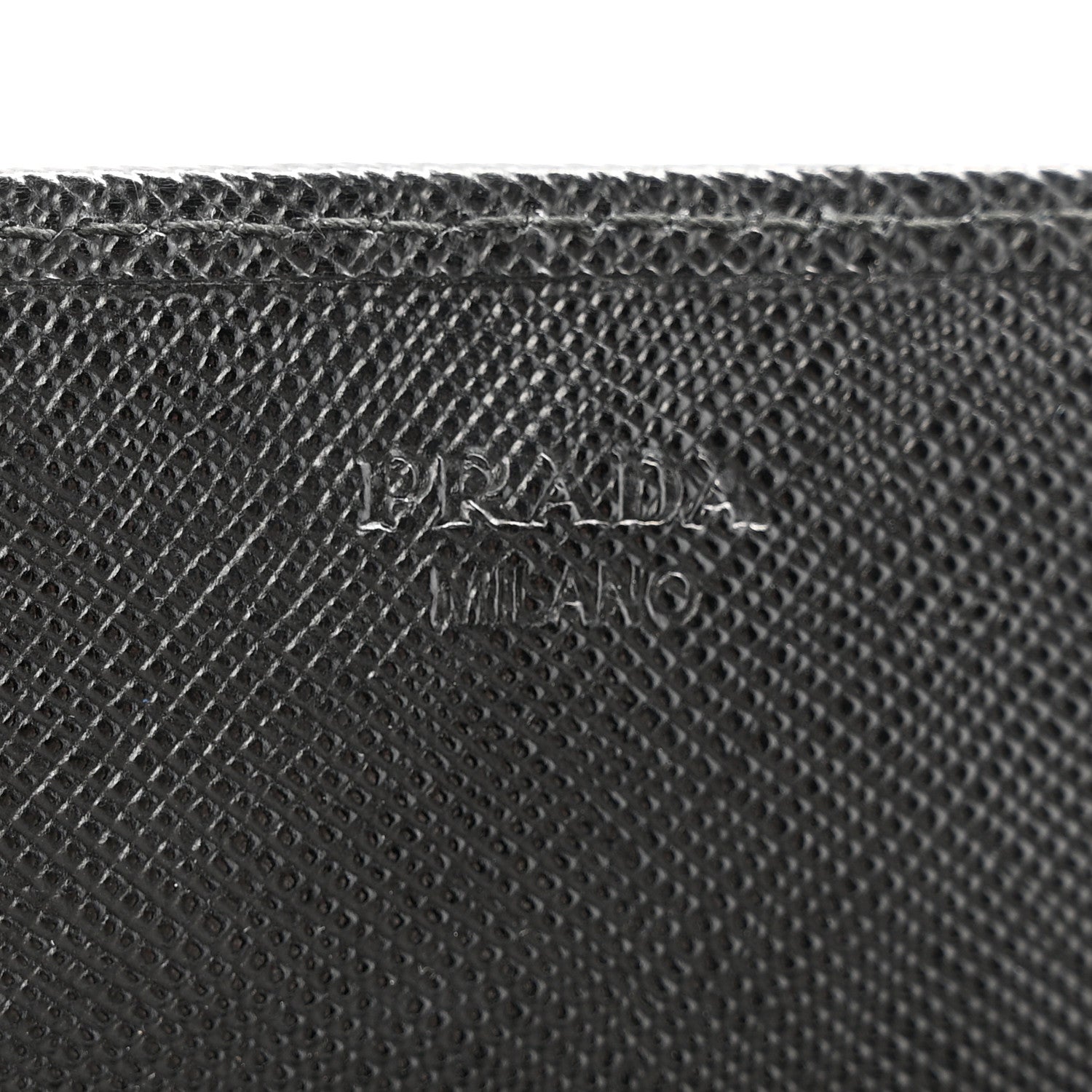 Saffiano Metal Oro Chain Wallet Black