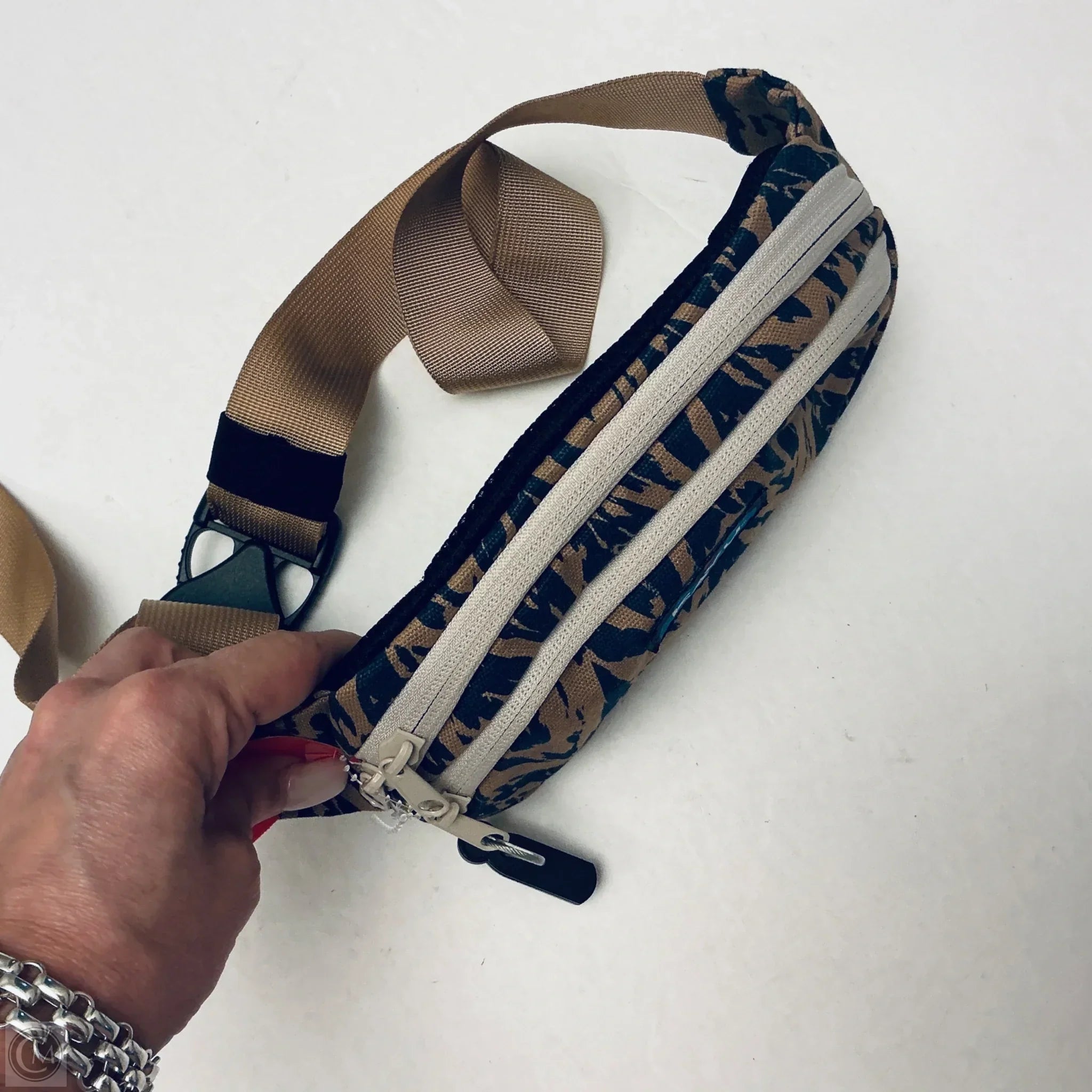 Belt Bag By Kavu, Size: Small