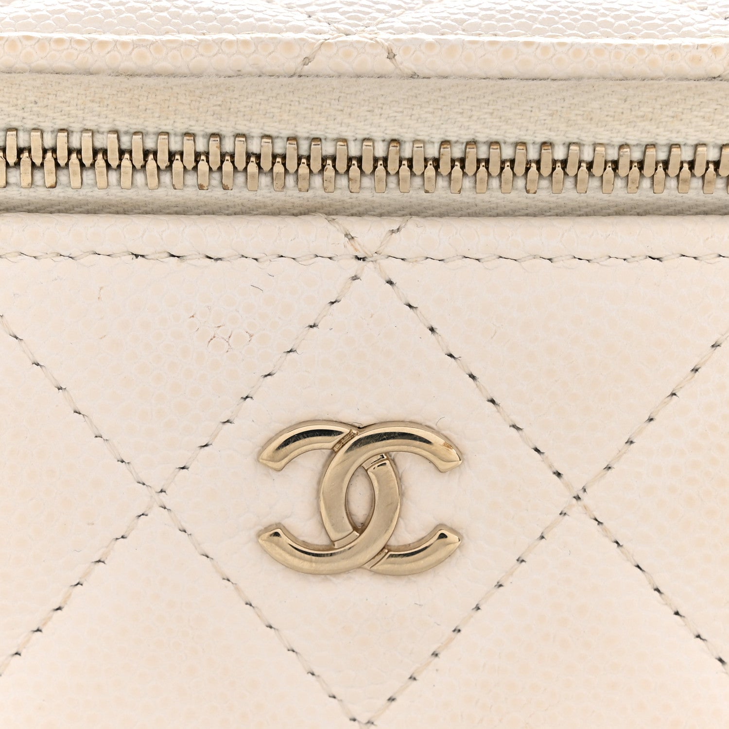 Caviar Quilted Small Vanity Case With Chain White