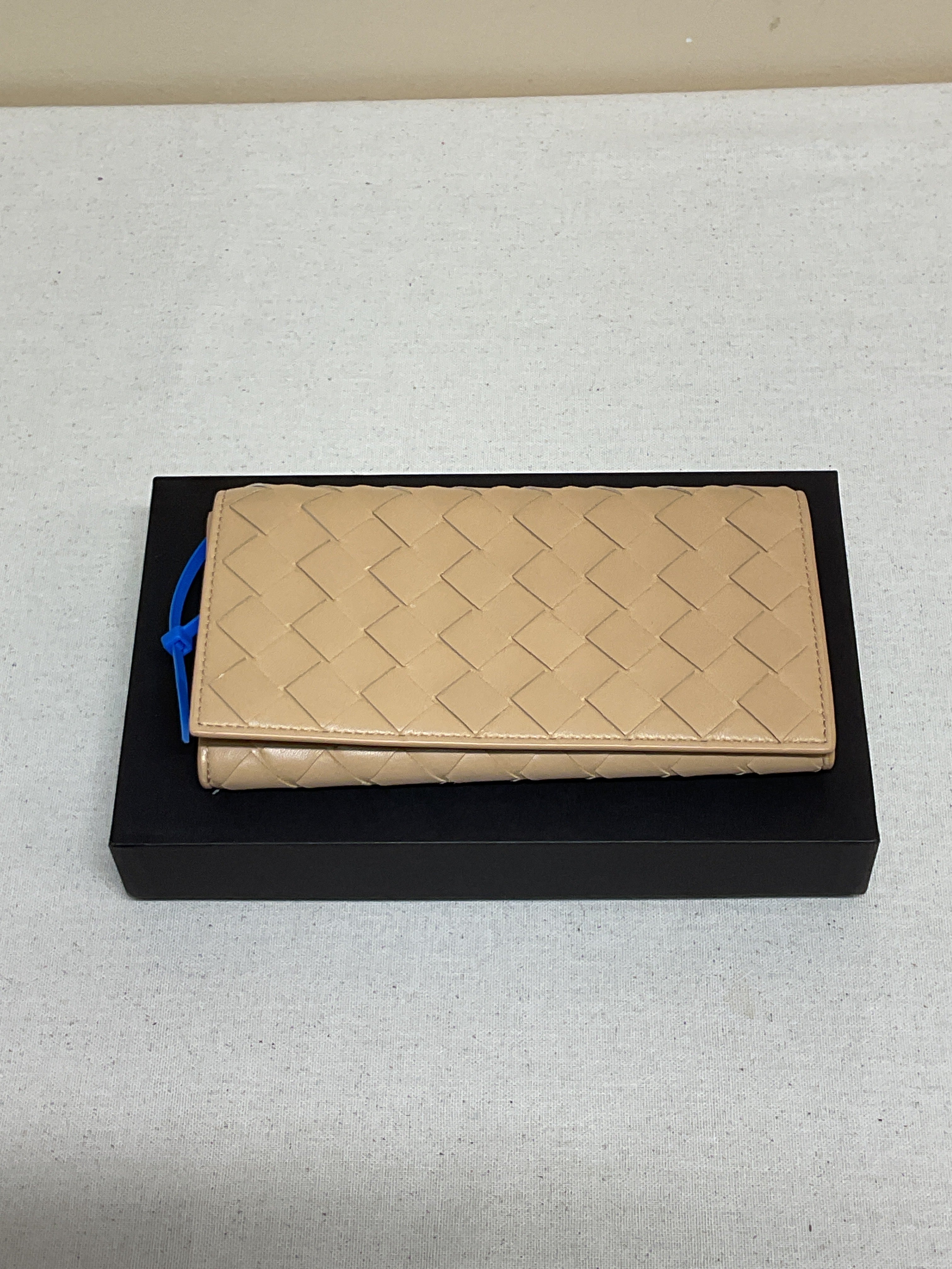 Wallet Luxury Designer By Bottega Veneta In Tan, Size:Large