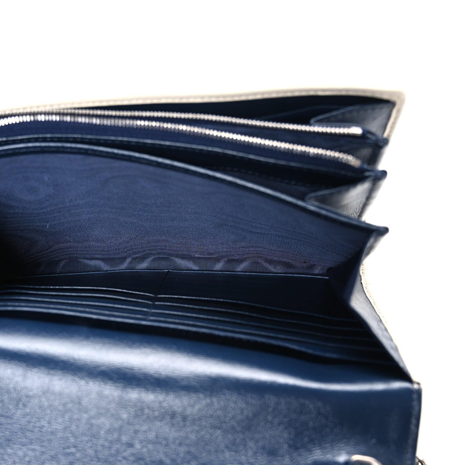 Vintage Effect Calfskin Matelasse Diagonal Torchon GG Marmont Chain Wallet Blue Agata Mystic White
